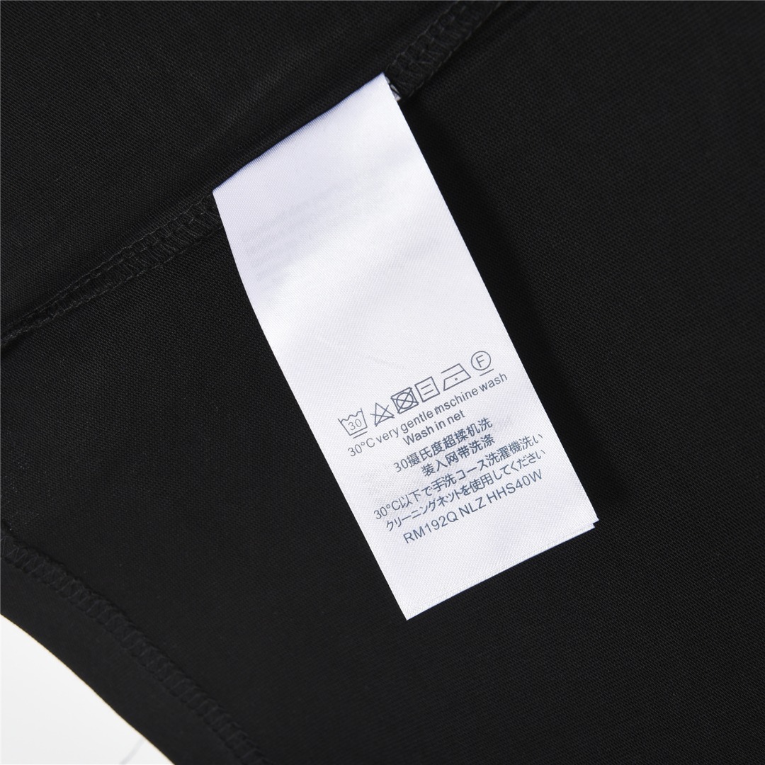 Louis Vuitton/路易威登 特色前后印花字母设计短袖T恤 黑色-Chinese UA Cheap High Quatity Brand Clothes Bags handbags Sneakers wholesale wholesaler seller from China Factory suppliers Fashion Clothing Shoes best Quality Beautiful Price Louis Vuitton/路易威登 特色前后印花字母设计短袖T恤 黑色