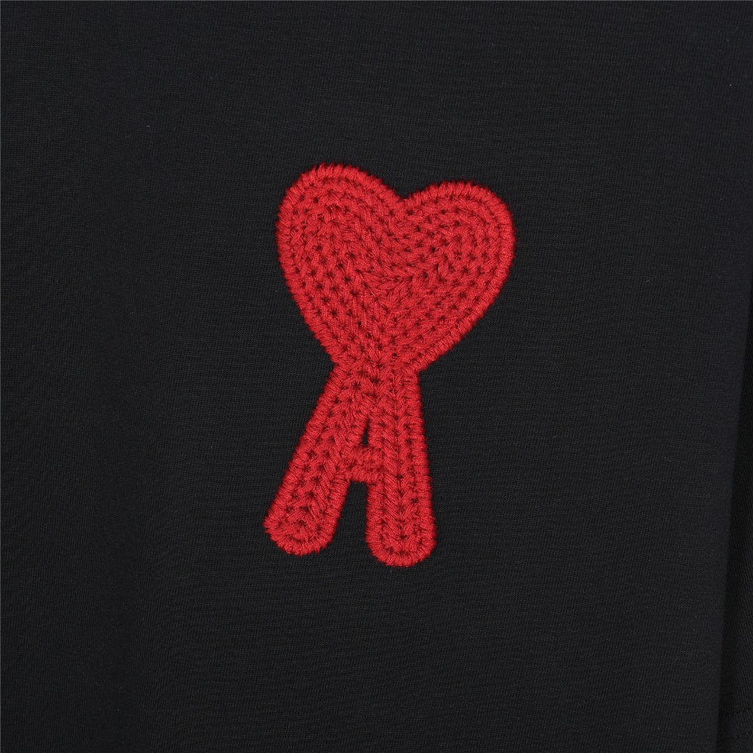 Ami 25ss 立体编织爱心刺绣短袖T恤白色 黑色-Chinese UA Cheap High Quatity Brand Clothes Bags handbags Sneakers wholesale wholesaler seller from China Factory suppliers Fashion Clothing Shoes best Quality Beautiful Price Ami 25ss 立体编织爱心刺绣短袖T恤白色 黑色