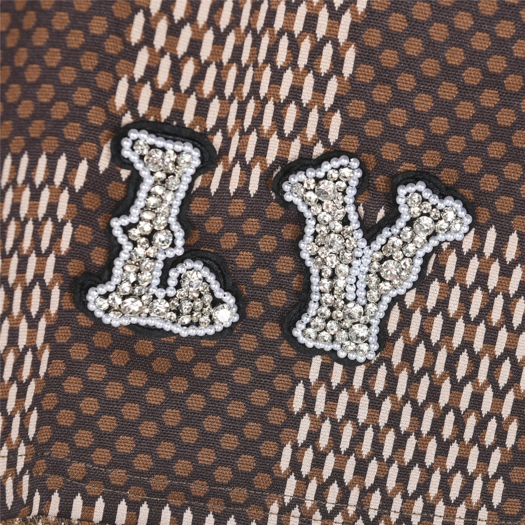 Louis Vuitton/路易威登 25ss 菲董联名棋盘格水钻毛织短裤 黑色 棕色-Chinese UA Cheap High Quatity Brand Clothes Bags handbags Sneakers wholesale wholesaler seller from China Factory suppliers Fashion Clothing Shoes best Quality Beautiful Price Louis Vuitton/路易威登 25ss 菲董联名棋盘格水钻毛织短裤 黑色 棕色