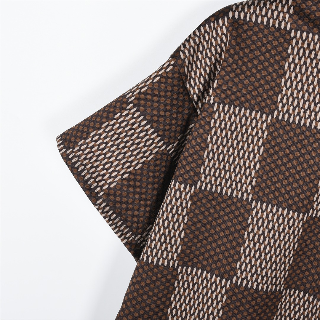 Louis Vuitton/路易威登 25ss 菲董联名棋盘格水钻毛织短袖T恤黑色 棕色-Chinese UA Cheap High Quatity Brand Clothes Bags handbags Sneakers wholesale wholesaler seller from China Factory suppliers Fashion Clothing Shoes best Quality Beautiful Price Louis Vuitton/路易威登 25ss 菲董联名棋盘格水钻毛织短袖T恤黑色 棕色