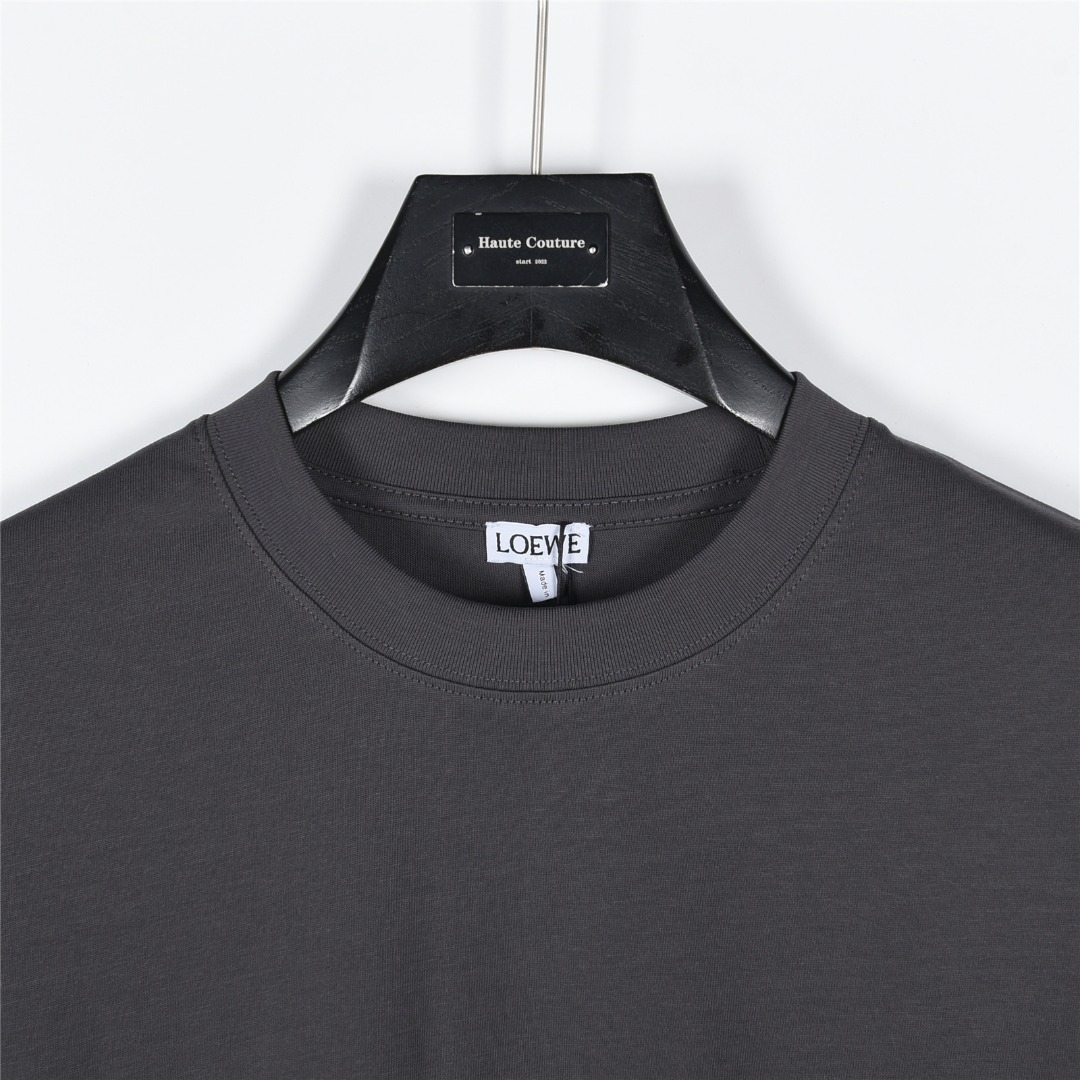 Loewe/罗意威 25ss 袖口徽标裁剪贴布刺绣短袖T恤黑色 白色 灰色-Chinese UA Cheap High Quatity Brand Clothes Bags handbags Sneakers wholesale wholesaler seller from China Factory suppliers Fashion Clothing Shoes best Quality Beautiful Price Loewe/罗意威 25ss 袖口徽标裁剪贴布刺绣短袖T恤黑色 白色 灰色