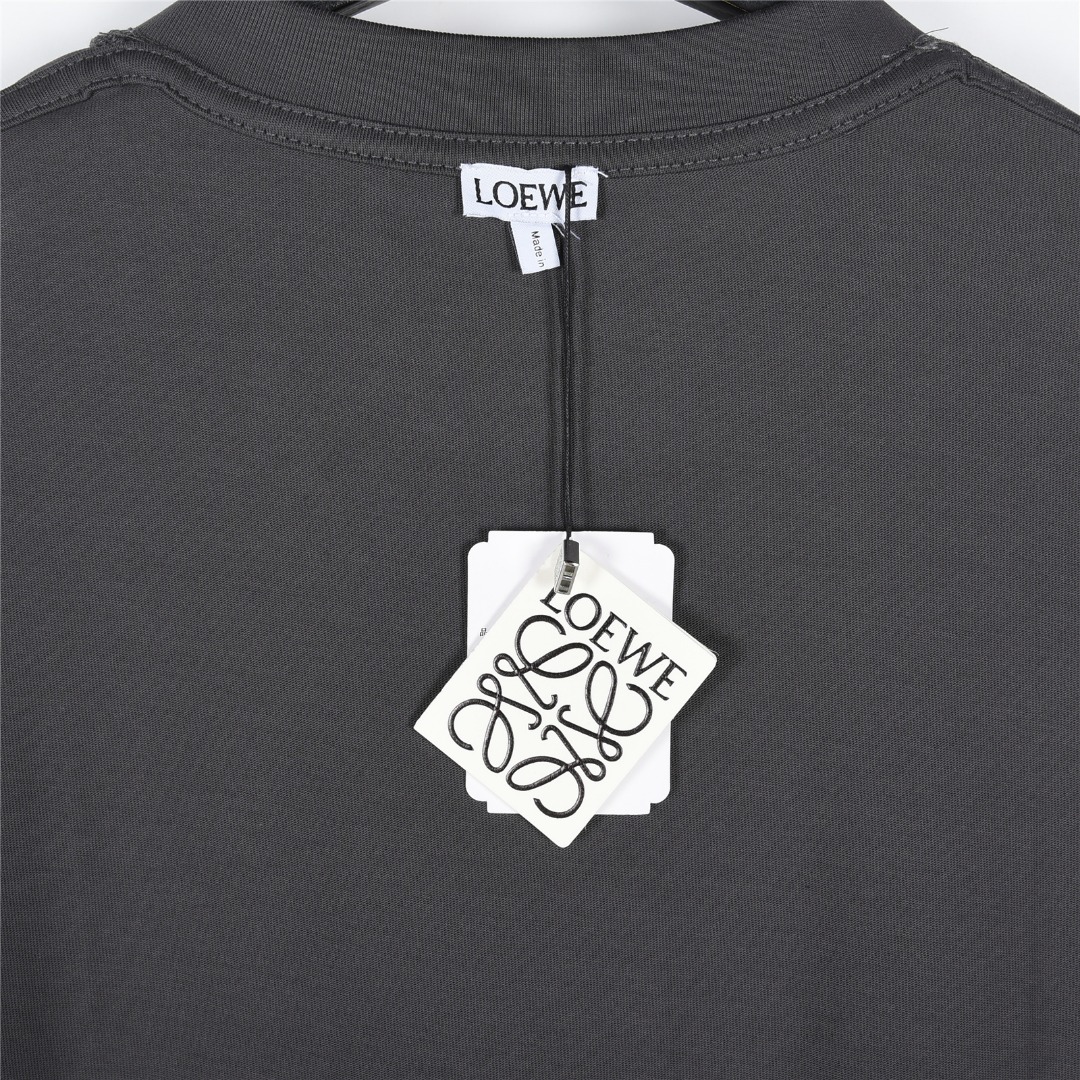 Loewe/罗意威 25ss 袖口徽标裁剪贴布刺绣短袖T恤黑色 白色 灰色-Chinese UA Cheap High Quatity Brand Clothes Bags handbags Sneakers wholesale wholesaler seller from China Factory suppliers Fashion Clothing Shoes best Quality Beautiful Price Loewe/罗意威 25ss 袖口徽标裁剪贴布刺绣短袖T恤黑色 白色 灰色