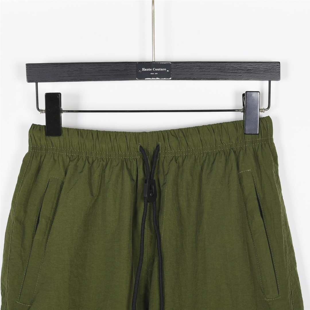 Stone Island/石头岛 金属尼龙徽章工装短裤 黑色 银色 军绿