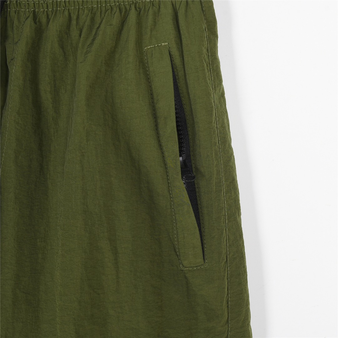 Stone Island/石头岛 金属尼龙徽章工装短裤 黑色 银色 军绿