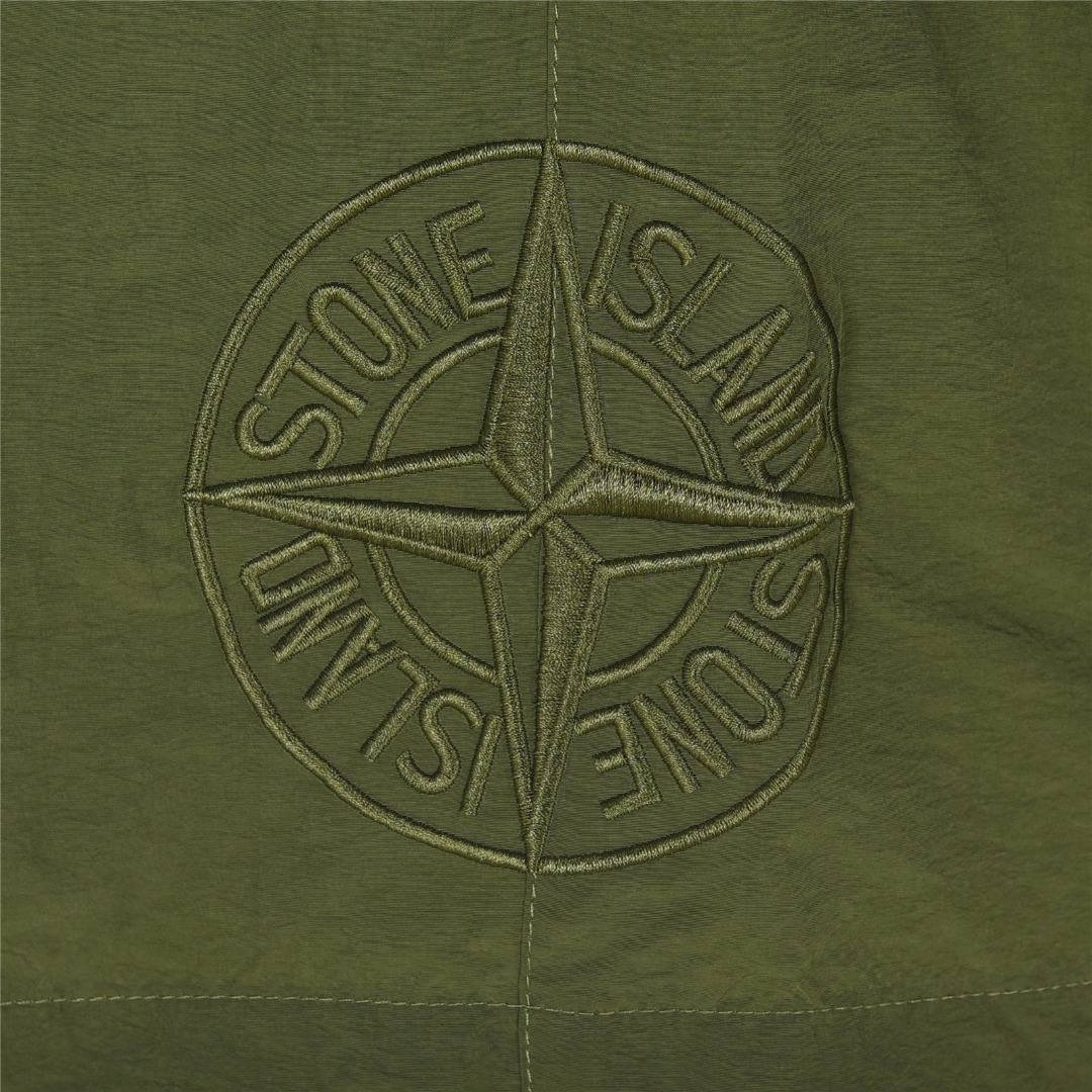 Stone Island/石头岛 金属尼龙徽章工装短裤 黑色 银色 军绿