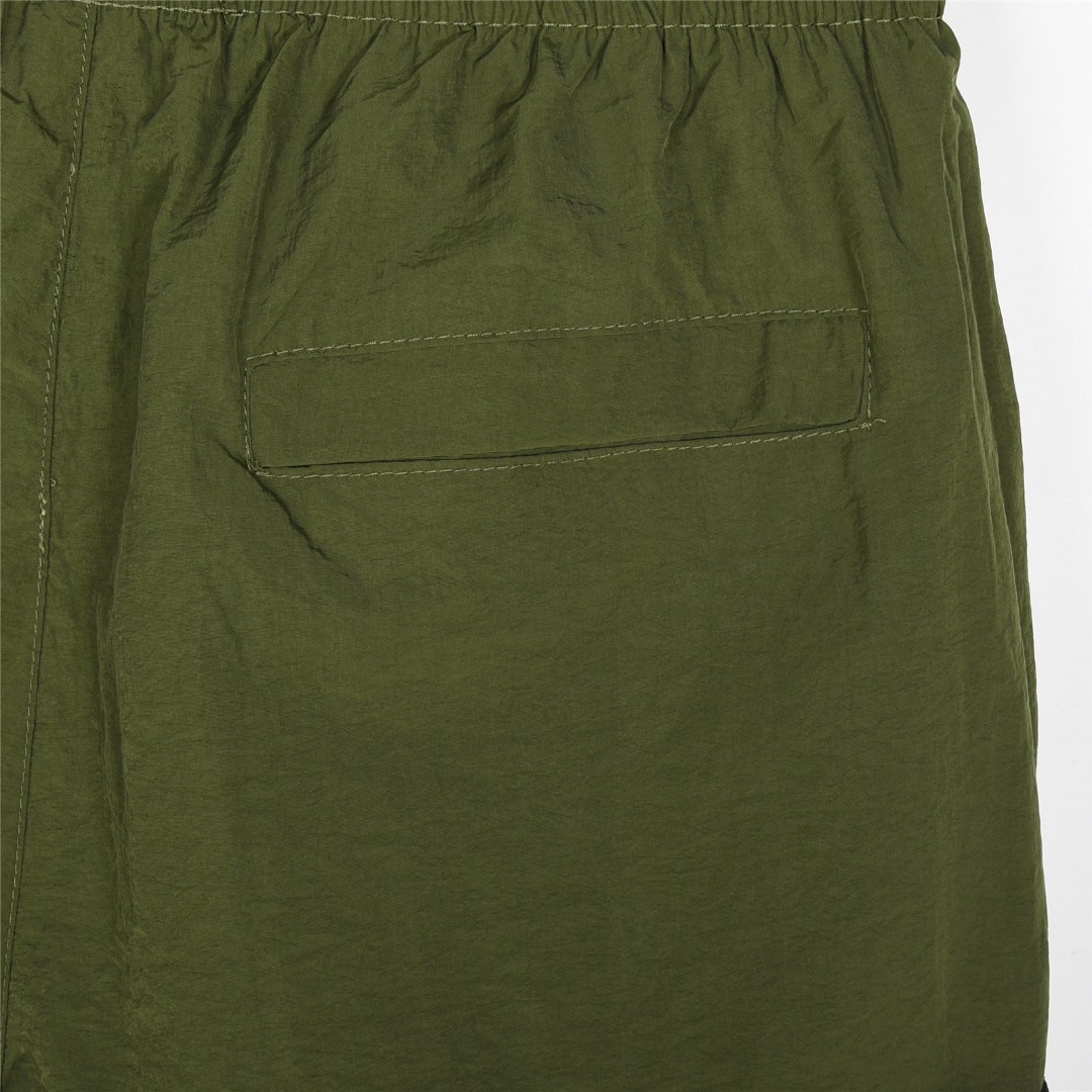 Stone Island/石头岛 金属尼龙徽章工装短裤 黑色 银色 军绿