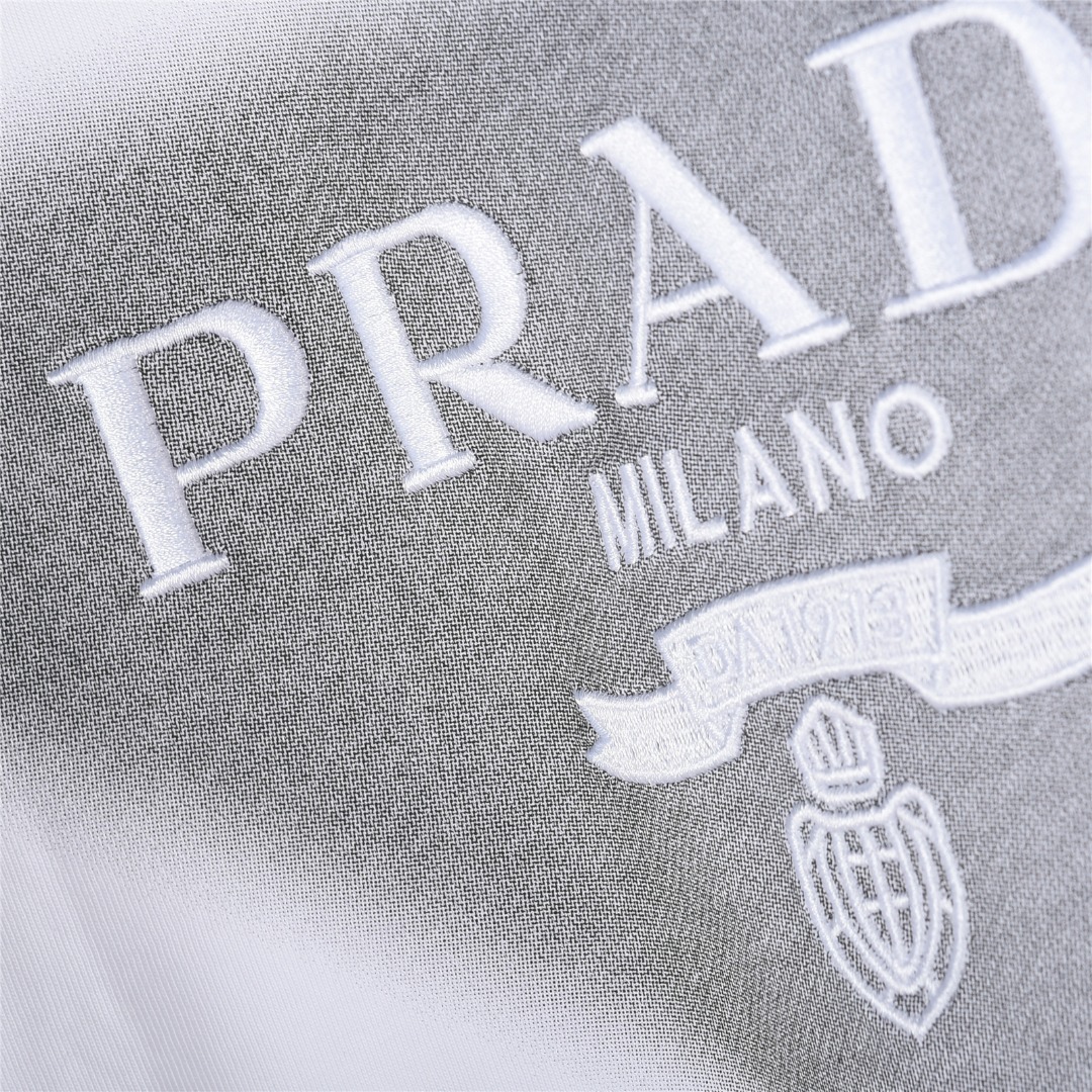 Prada/普拉达 25ss 三角标刺绣喷墨短袖T恤 黑色 白色