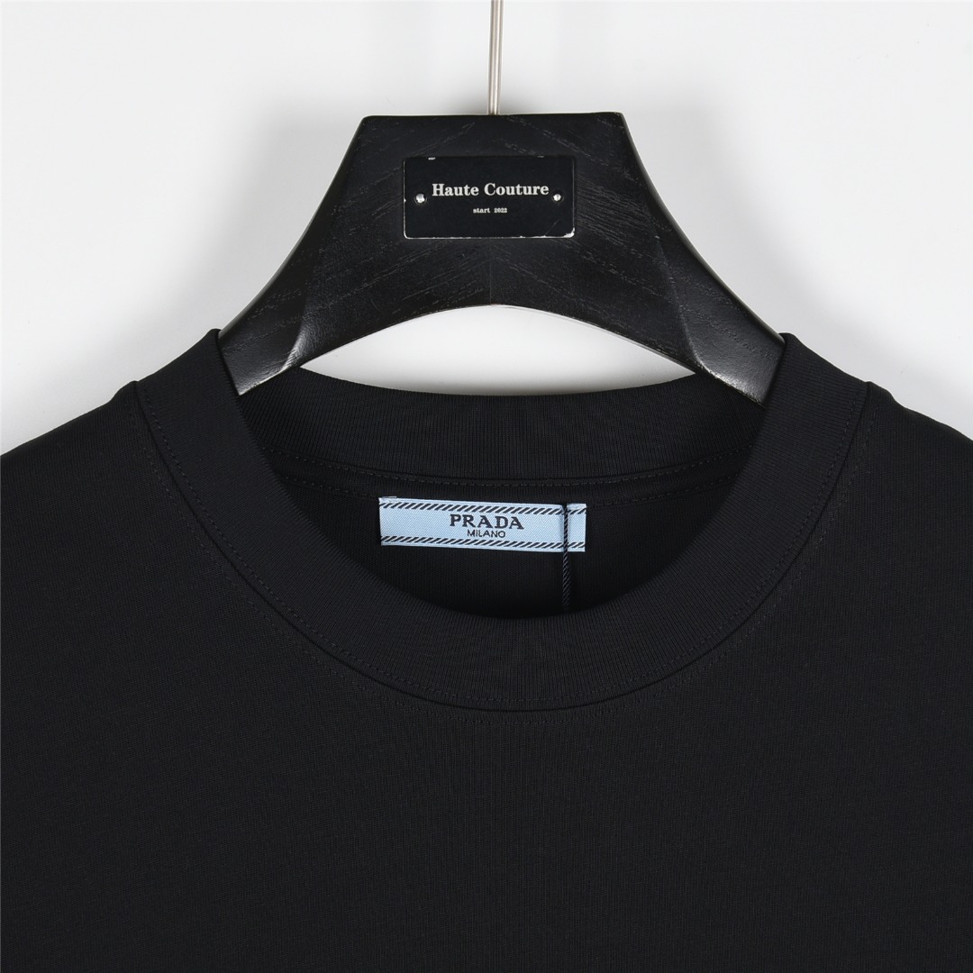 Prada/普拉达 25ss 三角标刺绣喷墨短袖T恤黑色 白色-Chinese UA Cheap High Quatity Brand Clothes Bags handbags Sneakers wholesale wholesaler seller from China Factory suppliers Fashion Clothing Shoes best Quality Beautiful Price Prada/普拉达 25ss 三角标刺绣喷墨短袖T恤黑色 白色