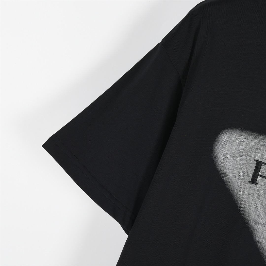 Prada/普拉达 25ss 三角标刺绣喷墨短袖T恤黑色 白色-Chinese UA Cheap High Quatity Brand Clothes Bags handbags Sneakers wholesale wholesaler seller from China Factory suppliers Fashion Clothing Shoes best Quality Beautiful Price Prada/普拉达 25ss 三角标刺绣喷墨短袖T恤黑色 白色