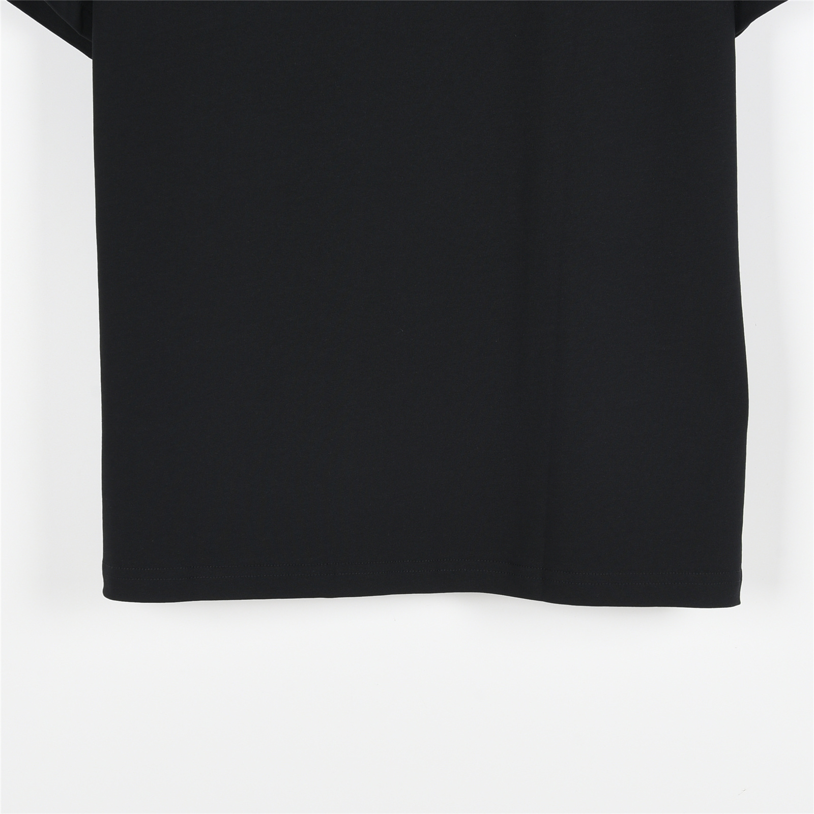 Prada/普拉达 25ss 三角标刺绣喷墨短袖T恤黑色 白色-Chinese UA Cheap High Quatity Brand Clothes Bags handbags Sneakers wholesale wholesaler seller from China Factory suppliers Fashion Clothing Shoes best Quality Beautiful Price Prada/普拉达 25ss 三角标刺绣喷墨短袖T恤黑色 白色