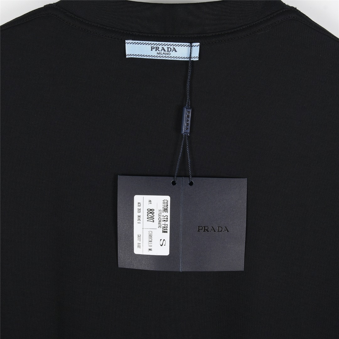 Prada/普拉达 25ss 三角标刺绣喷墨短袖T恤黑色 白色-Chinese UA Cheap High Quatity Brand Clothes Bags handbags Sneakers wholesale wholesaler seller from China Factory suppliers Fashion Clothing Shoes best Quality Beautiful Price Prada/普拉达 25ss 三角标刺绣喷墨短袖T恤黑色 白色