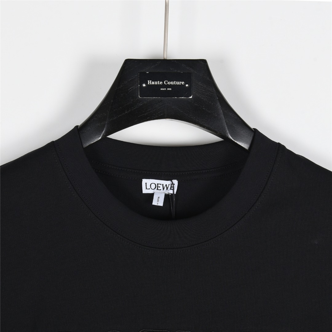 Loewe/罗意威 25ss 浮雕刺绣贴布短袖T恤 胸前经典双拼色万针刺绣简约字母 黑色 白色-Chinese UA Cheap High Quatity Brand Clothes Bags handbags Sneakers wholesale wholesaler seller from China Factory suppliers Fashion Clothing Shoes best Quality Beautiful Price Loewe/罗意威 25ss 浮雕刺绣贴布短袖T恤 胸前经典双拼色万针刺绣简约字母 黑色 白色