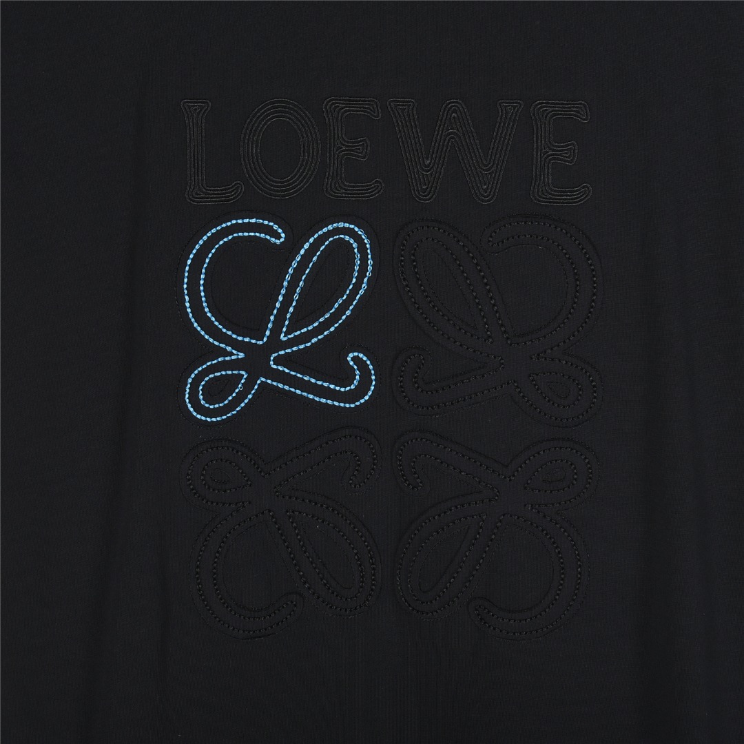 Loewe/罗意威 25ss 浮雕刺绣贴布短袖T恤 胸前经典双拼色万针刺绣简约字母 黑色 白色-Chinese UA Cheap High Quatity Brand Clothes Bags handbags Sneakers wholesale wholesaler seller from China Factory suppliers Fashion Clothing Shoes best Quality Beautiful Price Loewe/罗意威 25ss 浮雕刺绣贴布短袖T恤 胸前经典双拼色万针刺绣简约字母 黑色 白色