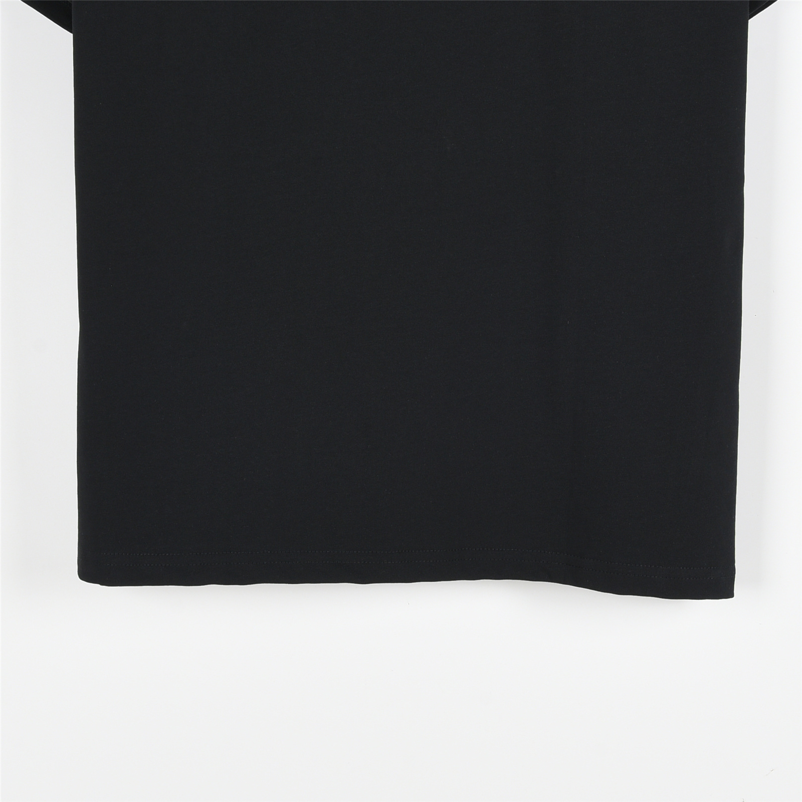 Loewe/罗意威 25ss 浮雕刺绣贴布短袖T恤 胸前经典双拼色万针刺绣简约字母 黑色 白色-Chinese UA Cheap High Quatity Brand Clothes Bags handbags Sneakers wholesale wholesaler seller from China Factory suppliers Fashion Clothing Shoes best Quality Beautiful Price Loewe/罗意威 25ss 浮雕刺绣贴布短袖T恤 胸前经典双拼色万针刺绣简约字母 黑色 白色