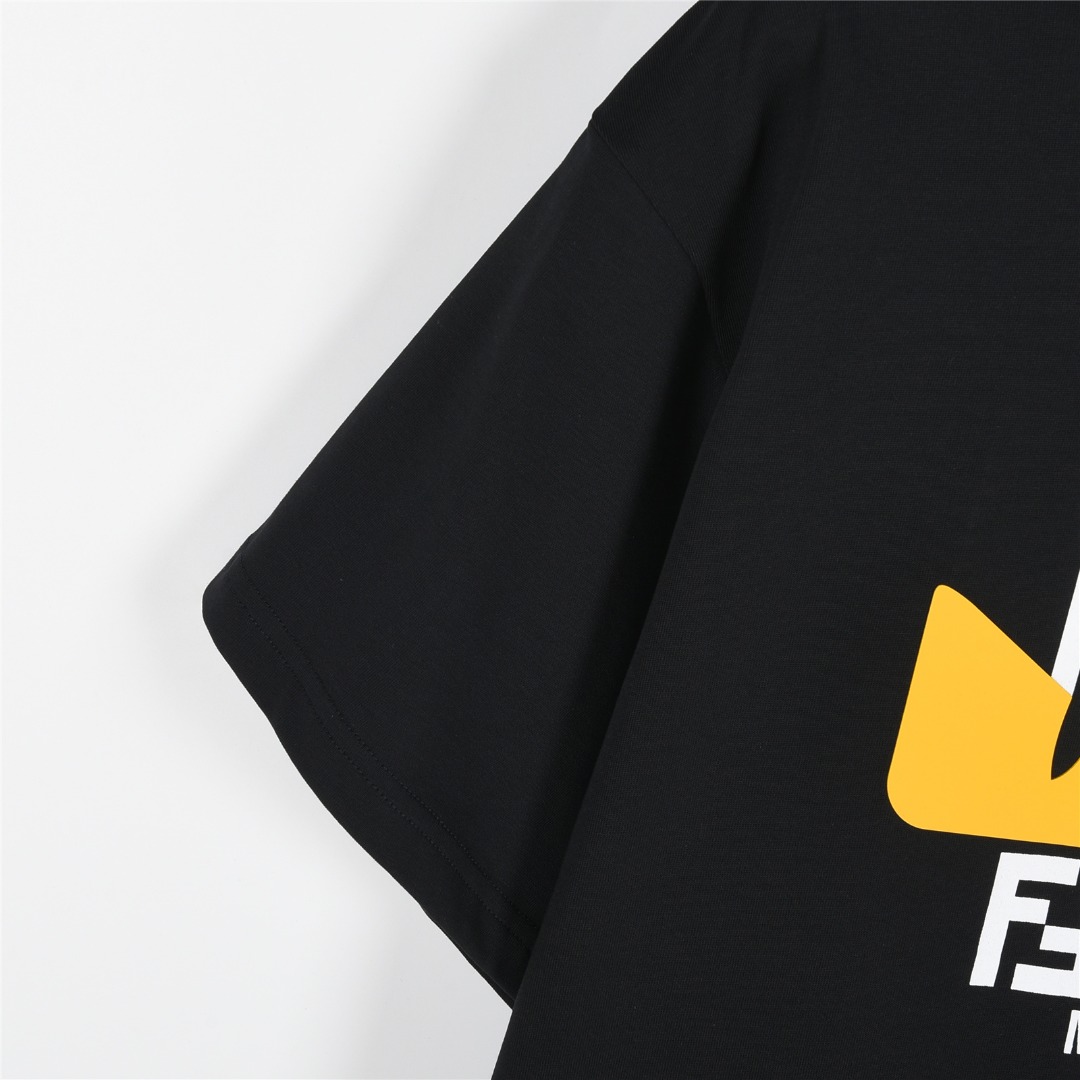 Fendi/芬迪 25ss 小怪兽眼睛硅胶字母logo短袖T恤黑色 白色-Chinese UA Cheap High Quatity Brand Clothes Bags handbags Sneakers wholesale wholesaler seller from China Factory suppliers Fashion Clothing Shoes best Quality Beautiful Price Fendi/芬迪 25ss 小怪兽眼睛硅胶字母logo短袖T恤黑色 白色