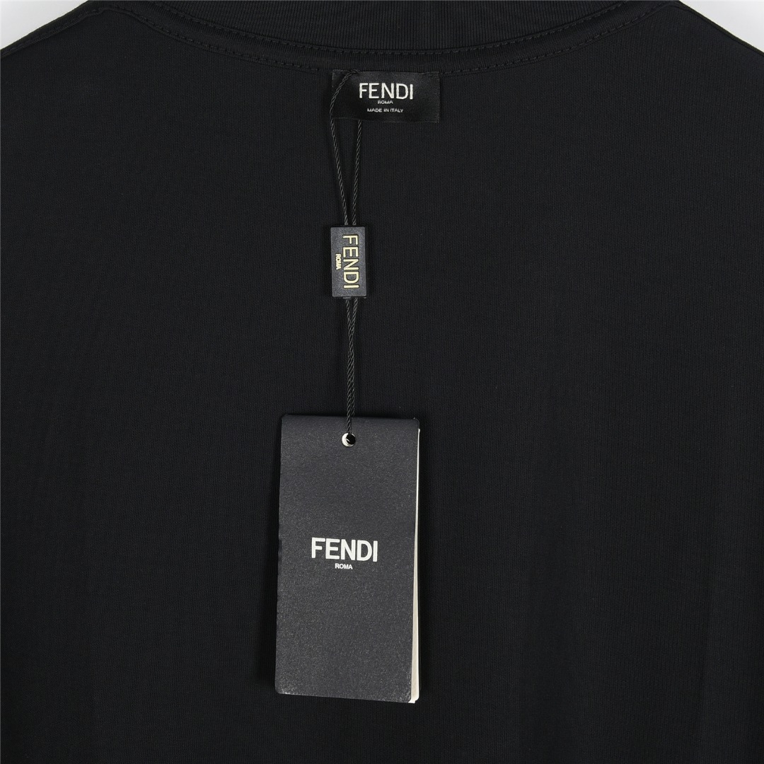 Fendi/芬迪 25ss 小怪兽眼睛硅胶字母logo短袖T恤黑色 白色-Chinese UA Cheap High Quatity Brand Clothes Bags handbags Sneakers wholesale wholesaler seller from China Factory suppliers Fashion Clothing Shoes best Quality Beautiful Price Fendi/芬迪 25ss 小怪兽眼睛硅胶字母logo短袖T恤黑色 白色