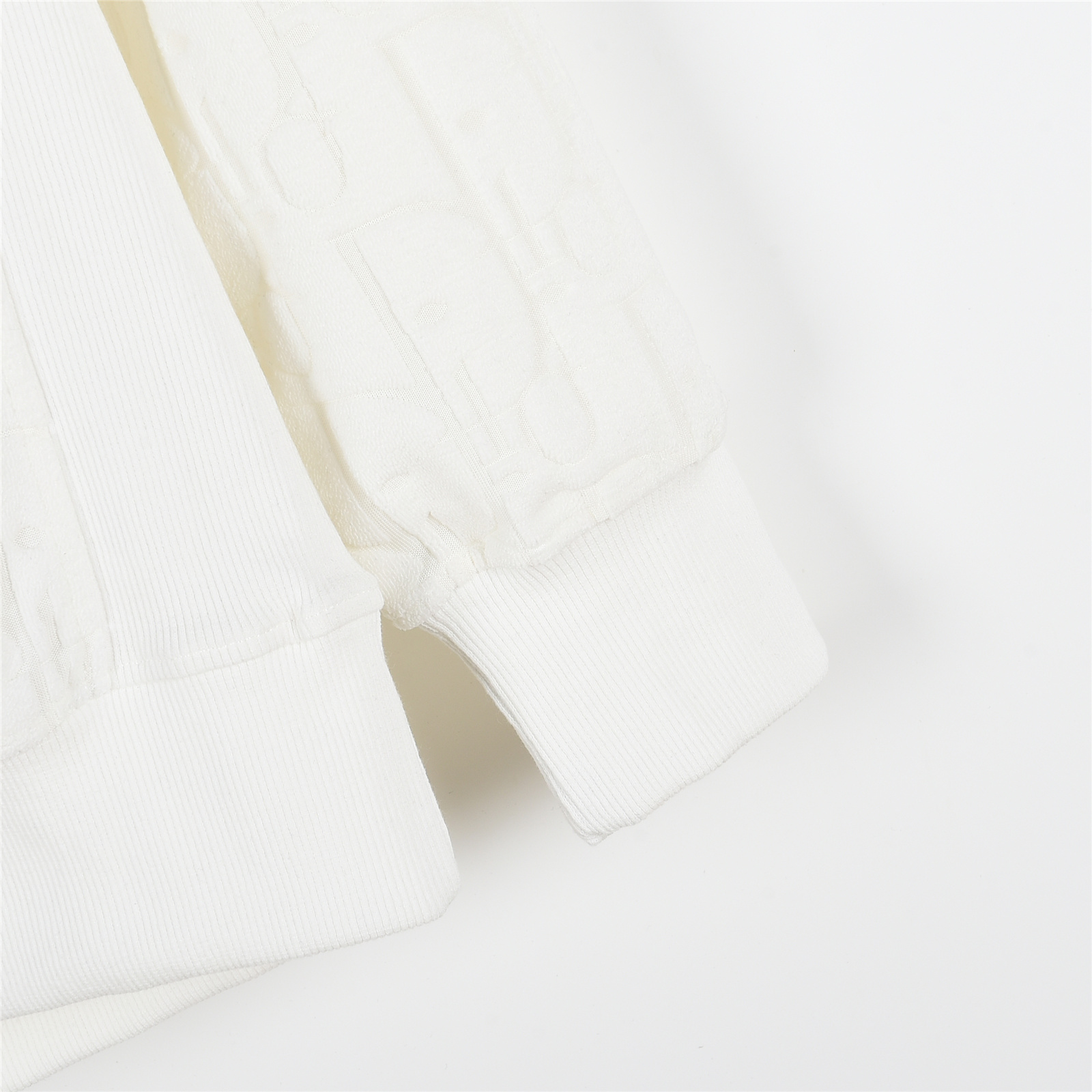 本地自取: 💰240(支持放店)
Dior/迪奥 经典满印暗纹毛巾绣连帽卫衣
连帽长袖帽衫定制棉质毛巾布面料内里舒适细腻抓绒满身
经典Oblique提花下摆贴边斜插口袋侧面针织罗纹袖口底边宽松版型 男女同款
颜色:白色 黑色 棕色
Size:XS-L