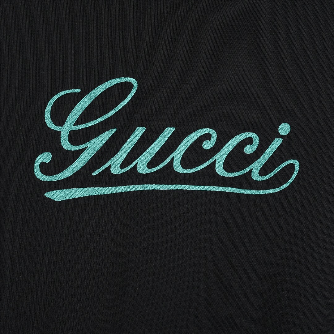 Gucci/古驰 25Fw 音符签名logo字母刺绣连帽卫衣 杏色 黑色-莆田鞋,莆田鞋货源,高仿鞋,高仿鞋货源,安福档口,莆田高仿鞋,莆田鞋批发,高仿鞋批发,莆田高仿运动鞋,高仿运动鞋,莆田运动鞋 Gucci/古驰 25Fw 音符签名logo字母刺绣连帽卫衣 杏色 黑色