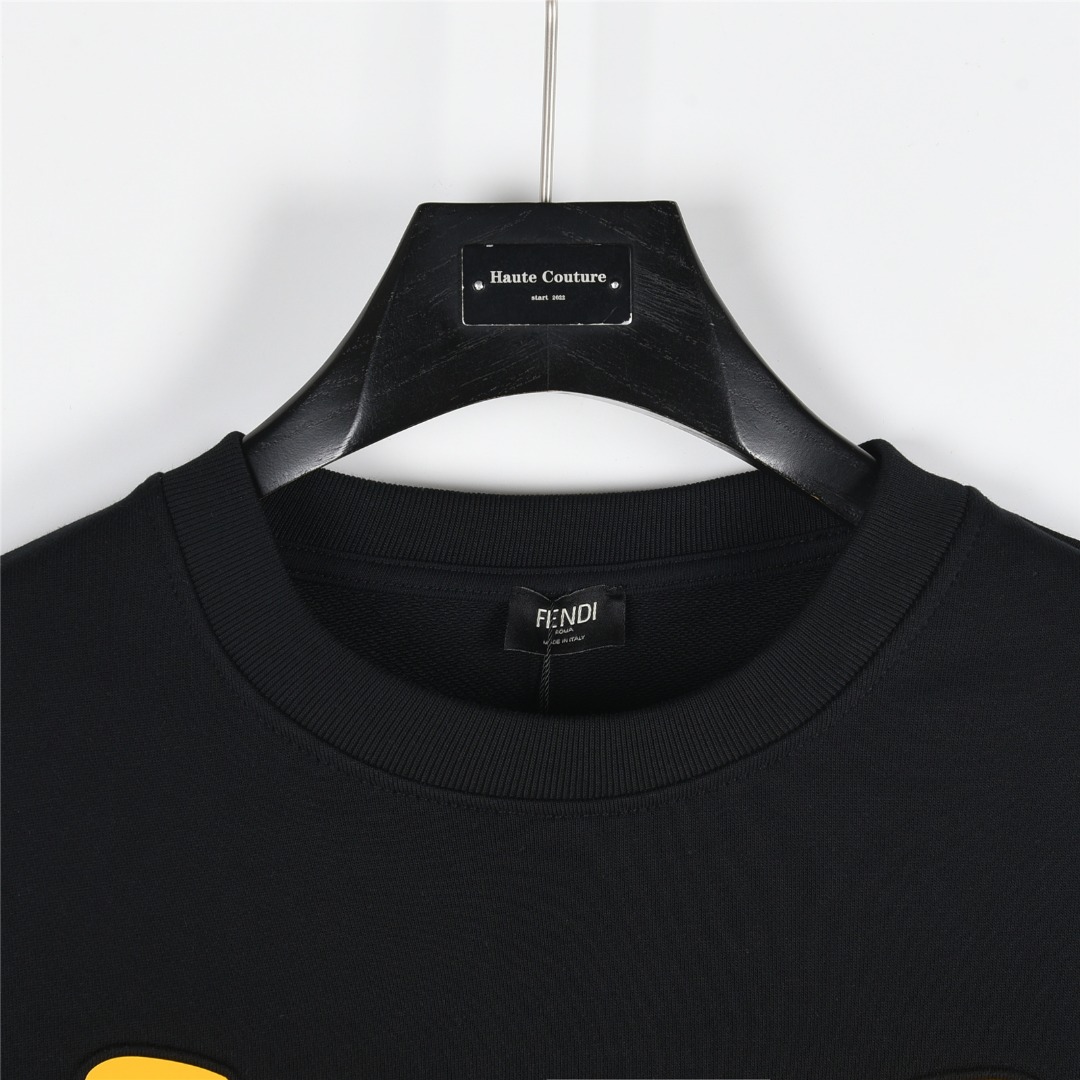 Fendi/芬迪 恶魔之眼小怪兽圆领卫衣白色 黑色-Chinese UA Cheap High Quatity Brand Clothes Bags handbags Sneakers wholesale wholesaler seller from China Factory suppliers Fashion Clothing Shoes best Quality Beautiful Price Fendi/芬迪 恶魔之眼小怪兽圆领卫衣白色 黑色