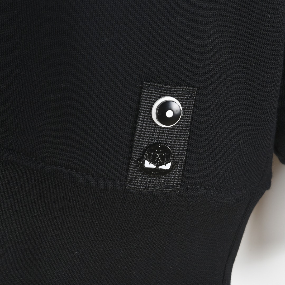 Fendi/芬迪 恶魔之眼小怪兽圆领卫衣白色 黑色-Chinese UA Cheap High Quatity Brand Clothes Bags handbags Sneakers wholesale wholesaler seller from China Factory suppliers Fashion Clothing Shoes best Quality Beautiful Price Fendi/芬迪 恶魔之眼小怪兽圆领卫衣白色 黑色