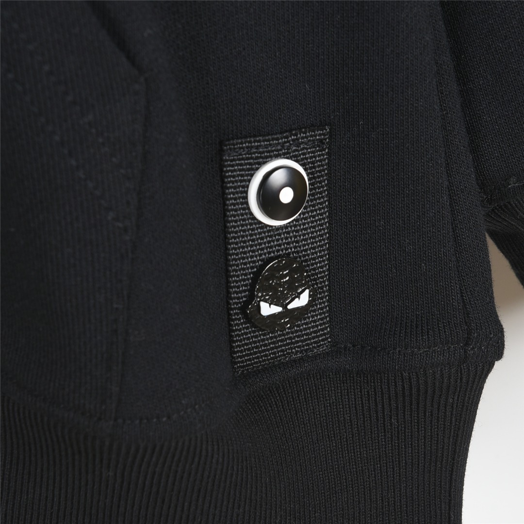 Fendi/芬迪 25Fw 小怪兽眼睛刺绣LOGO连帽卫衣 黑色 白色