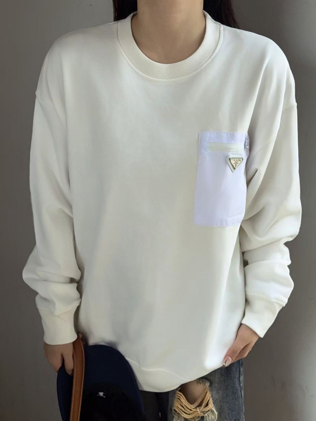 Prada/普拉达 25Fw 侧边尼龙口袋三角标卫衣 上身效果#