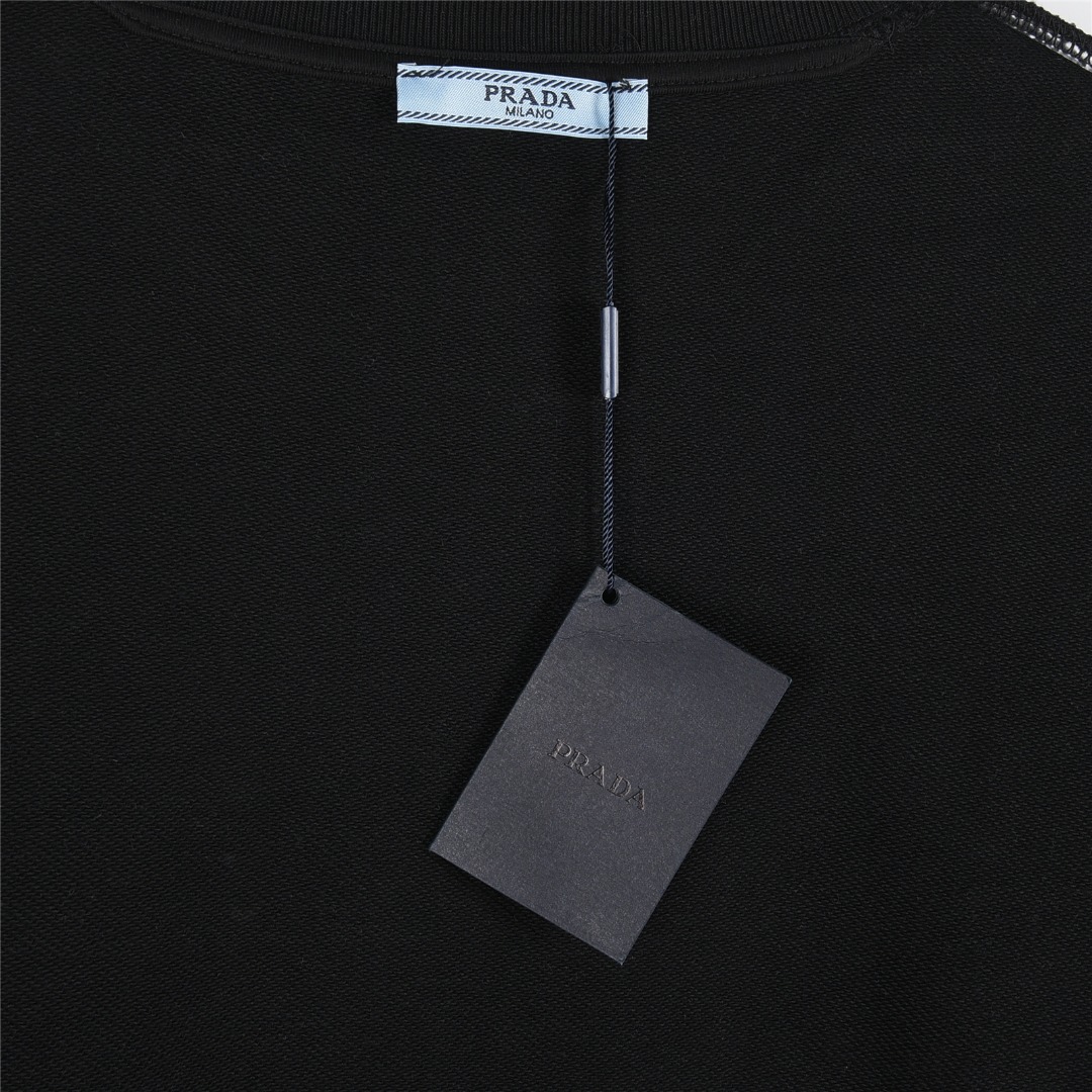 Prada/普拉达 25Fw 侧边尼龙口袋三角标卫衣黑色 白色-Chinese UA Cheap High Quatity Brand Clothes Bags handbags Sneakers wholesale wholesaler seller from China Factory suppliers Fashion Clothing Shoes best Quality Beautiful Price Prada/普拉达 25Fw 侧边尼龙口袋三角标卫衣黑色 白色