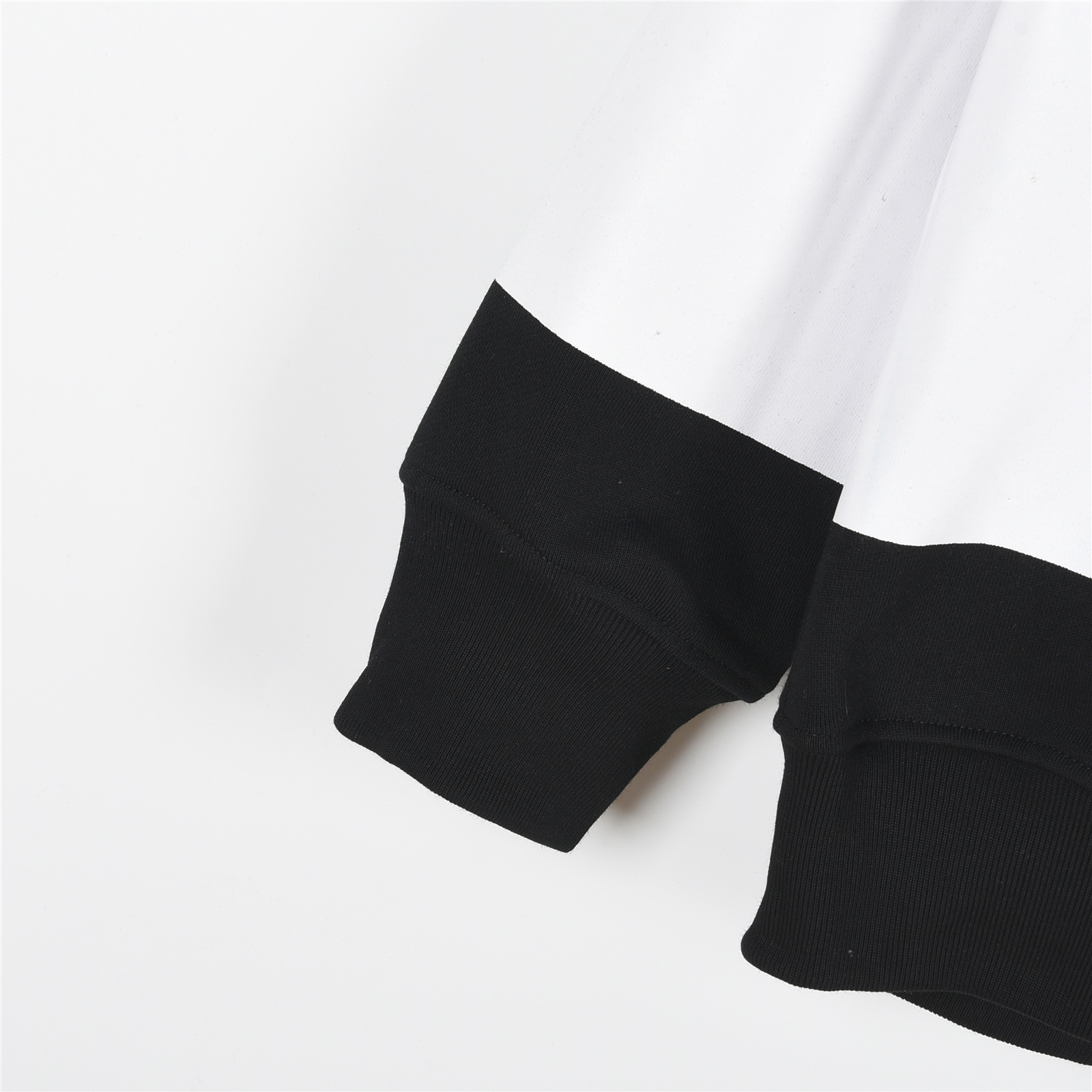 Burberry/巴宝莉 25Fw 横条纹手臂战马印花圆领卫衣白色 黑色