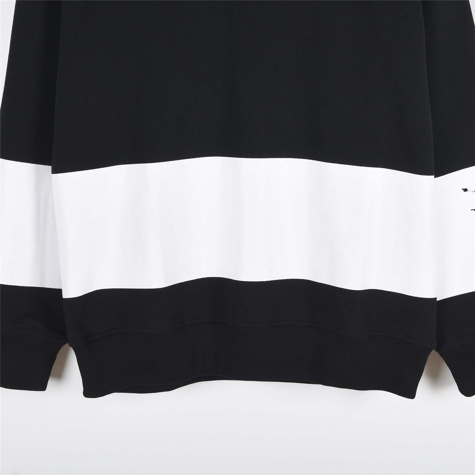 Burberry/巴宝莉 25Fw 横条纹手臂战马印花圆领卫衣白色 黑色