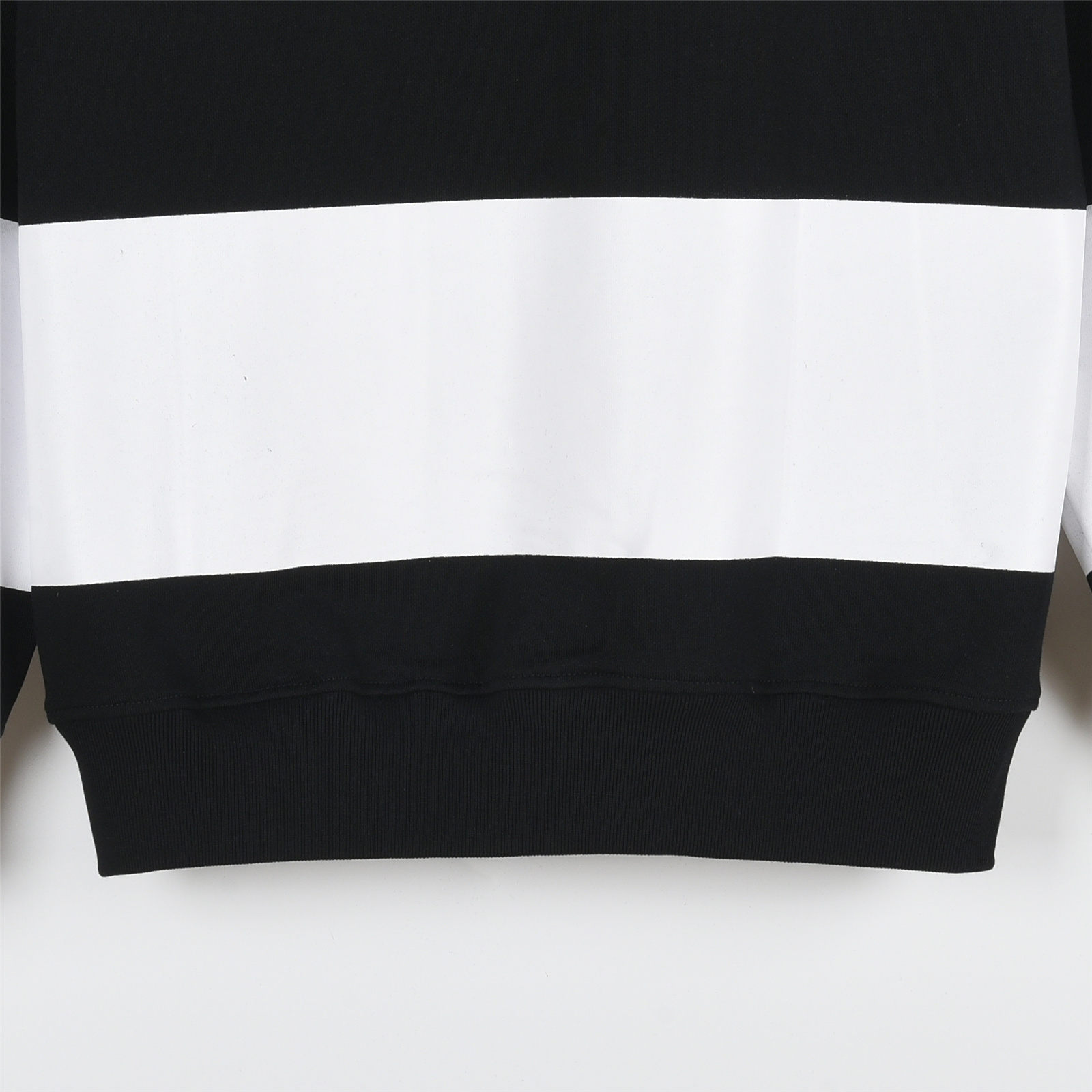 Burberry/巴宝莉 25Fw 横条纹手臂战马印花圆领卫衣白色 黑色