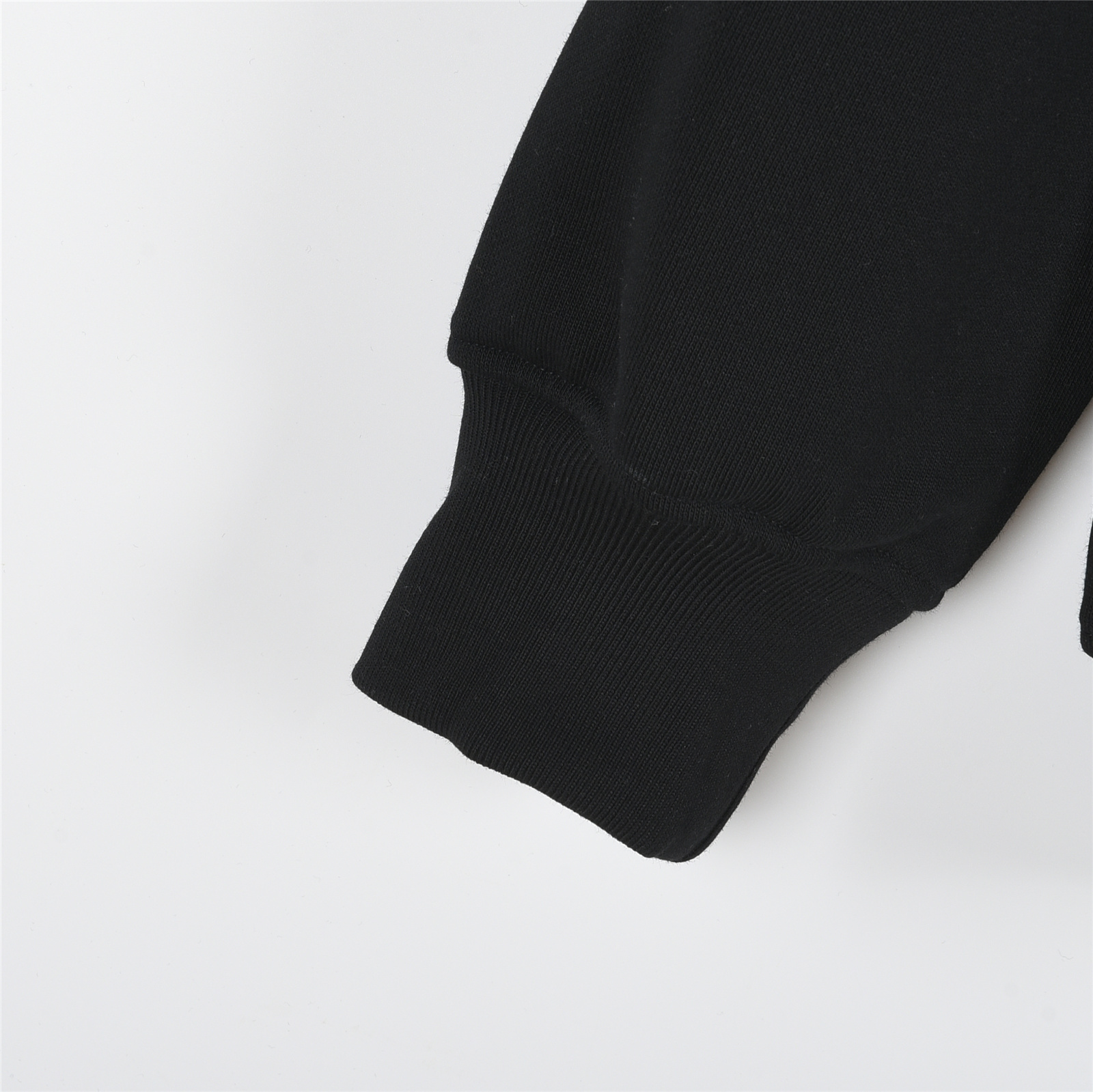 Fendi /芬迪 25Fw 暗纹双F字母立体压花圆领卫衣 白色 黑色-Chinese UA Cheap High Quatity Brand Clothes Bags handbags Sneakers wholesale wholesaler seller from China Factory suppliers Fashion Clothing Shoes best Quality Beautiful Price Fendi /芬迪 25Fw 暗纹双F字母立体压花圆领卫衣 白色 黑色