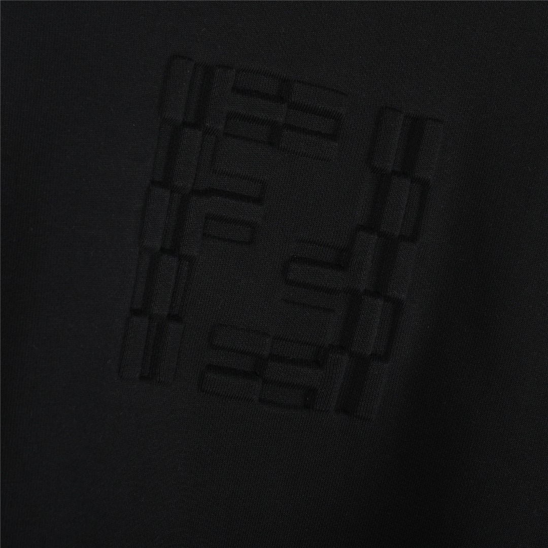 Fendi /芬迪 25Fw 暗纹双F字母立体压花圆领卫衣 白色 黑色-Chinese UA Cheap High Quatity Brand Clothes Bags handbags Sneakers wholesale wholesaler seller from China Factory suppliers Fashion Clothing Shoes best Quality Beautiful Price Fendi /芬迪 25Fw 暗纹双F字母立体压花圆领卫衣 白色 黑色