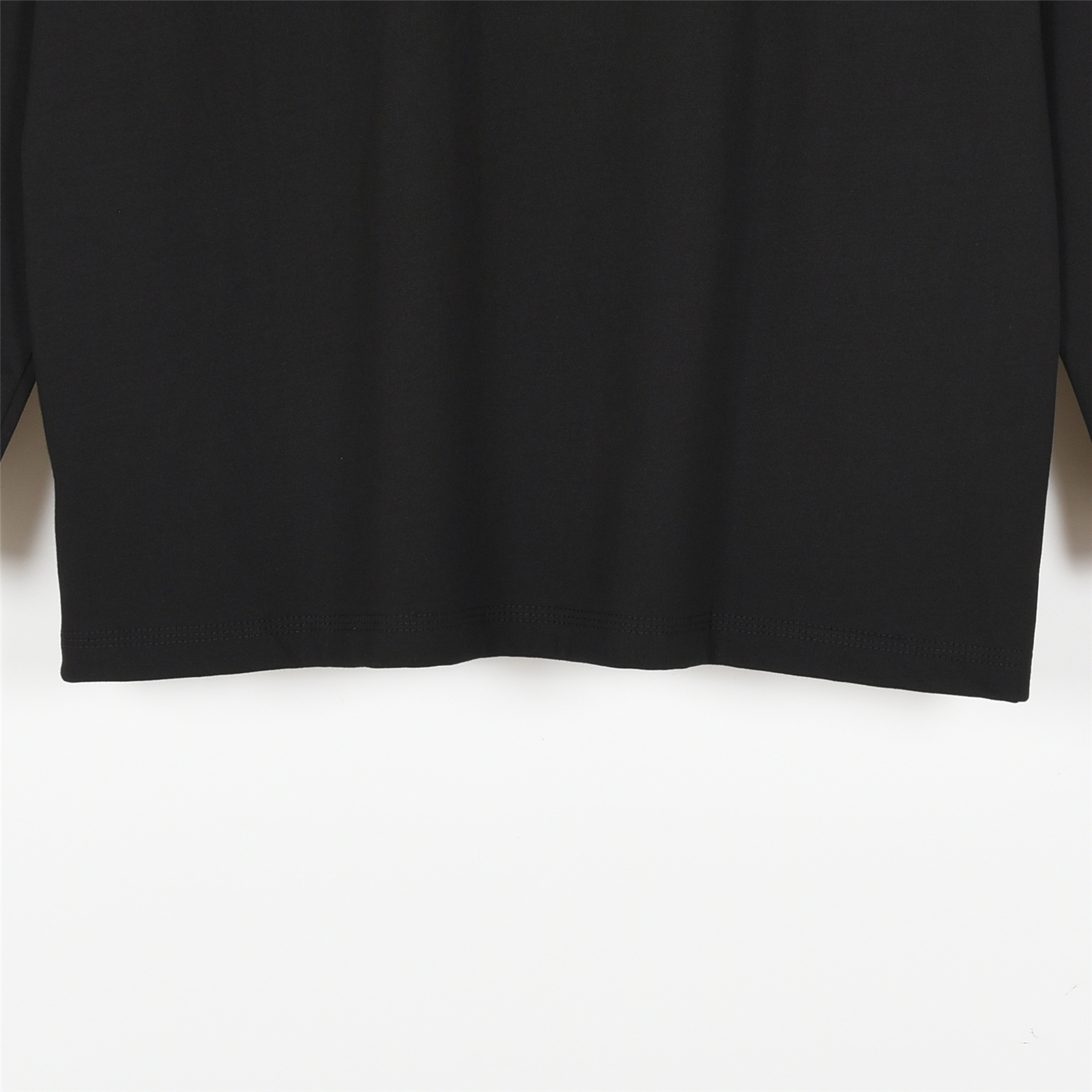 Burberry/巴宝莉 25Fw 胸前签名logo刺绣长袖T恤 黑色 白色