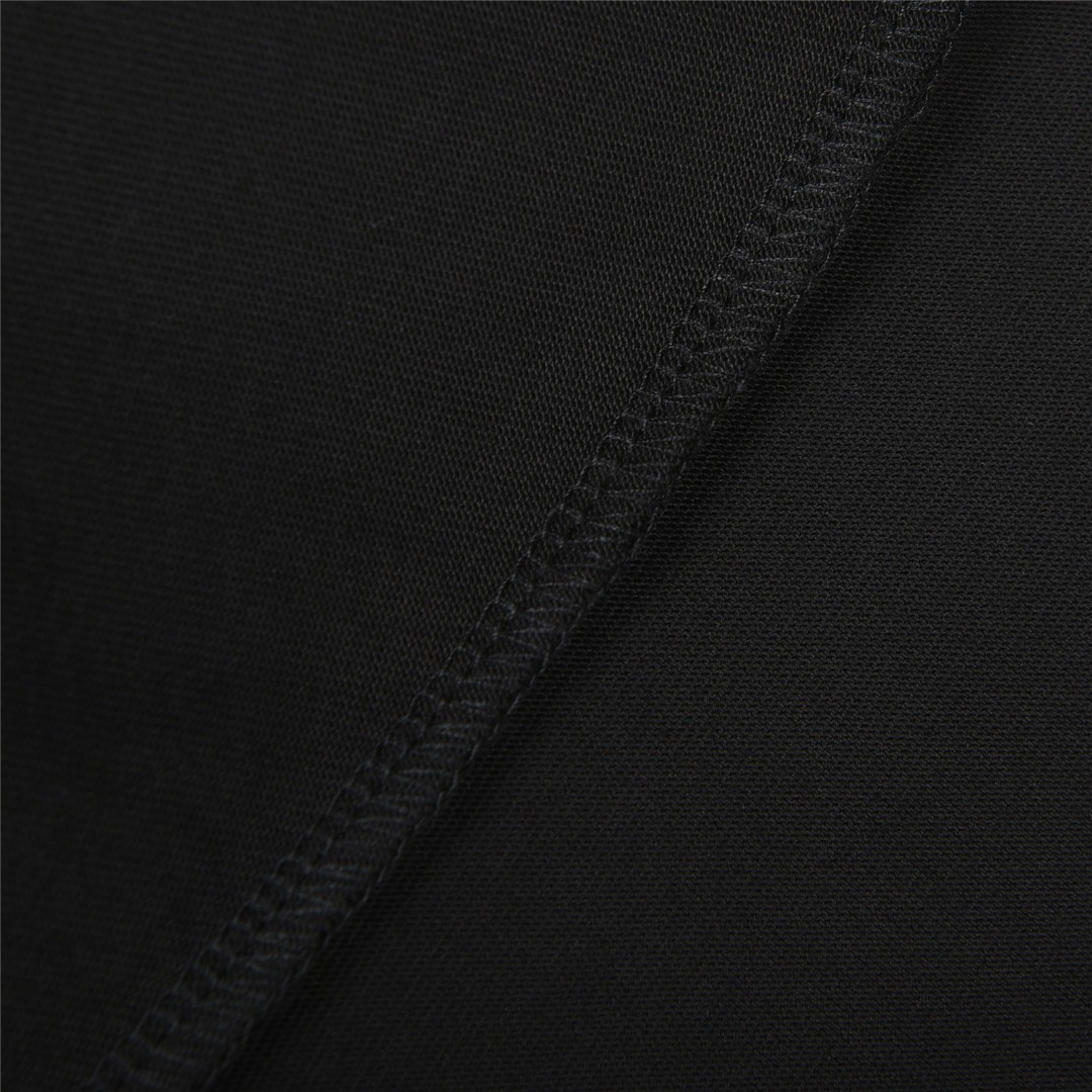 Burberry/巴宝莉 25Fw 胸前签名logo刺绣长袖T恤 黑色 白色