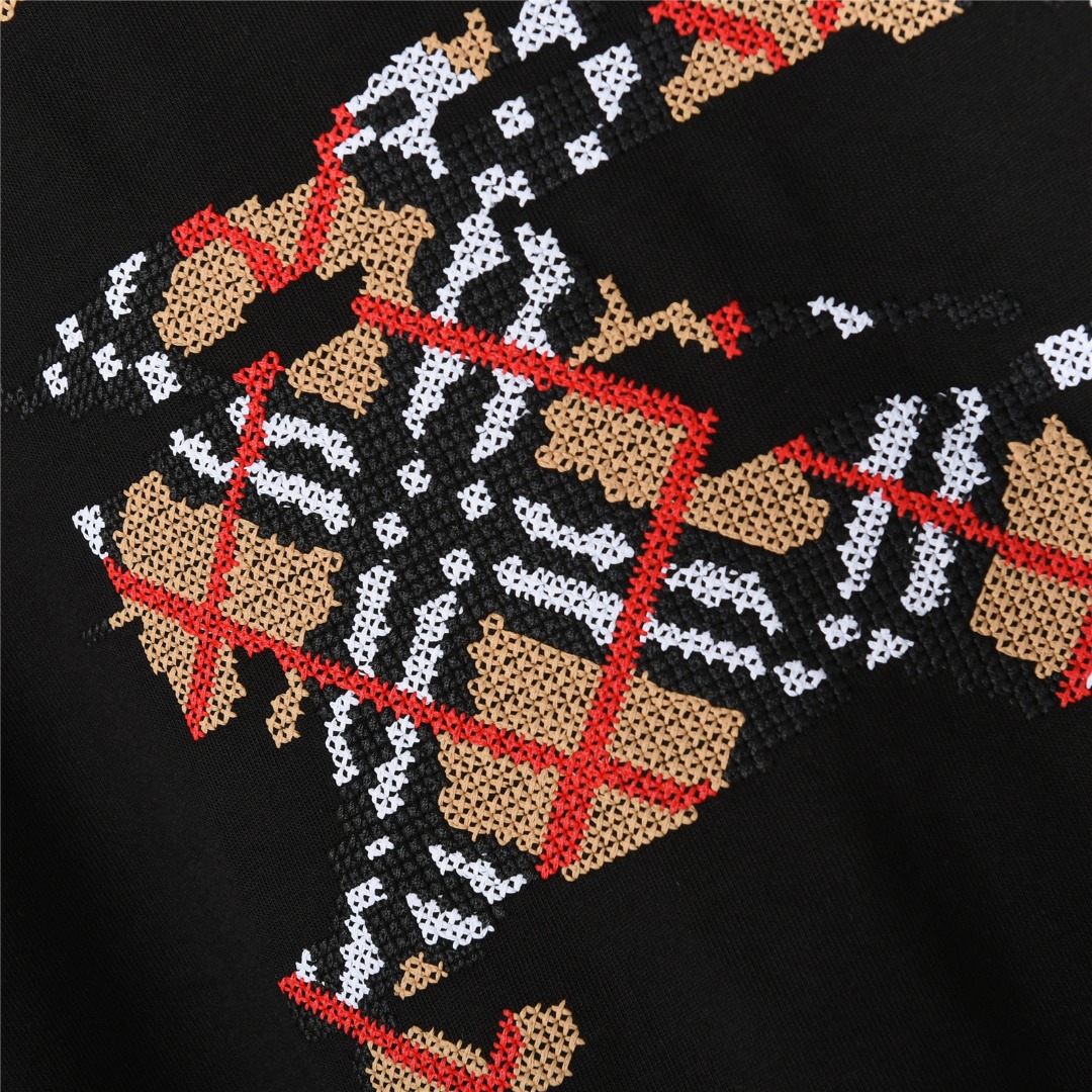 Burberry/巴宝莉 25Fw 格纹战马十字绣刺绣长袖T恤 黑色 杏色