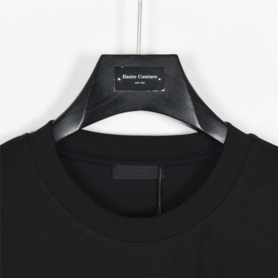 Prada/普拉达 25Fw 大logo徽标泼墨印花长袖T恤 黑色 白色-Chinese UA Cheap High Quatity Brand Clothes Bags handbags Sneakers wholesale wholesaler seller from China Factory suppliers Fashion Clothing Shoes best Quality Beautiful Price Prada/普拉达 25Fw 大logo徽标泼墨印花长袖T恤 黑色 白色
