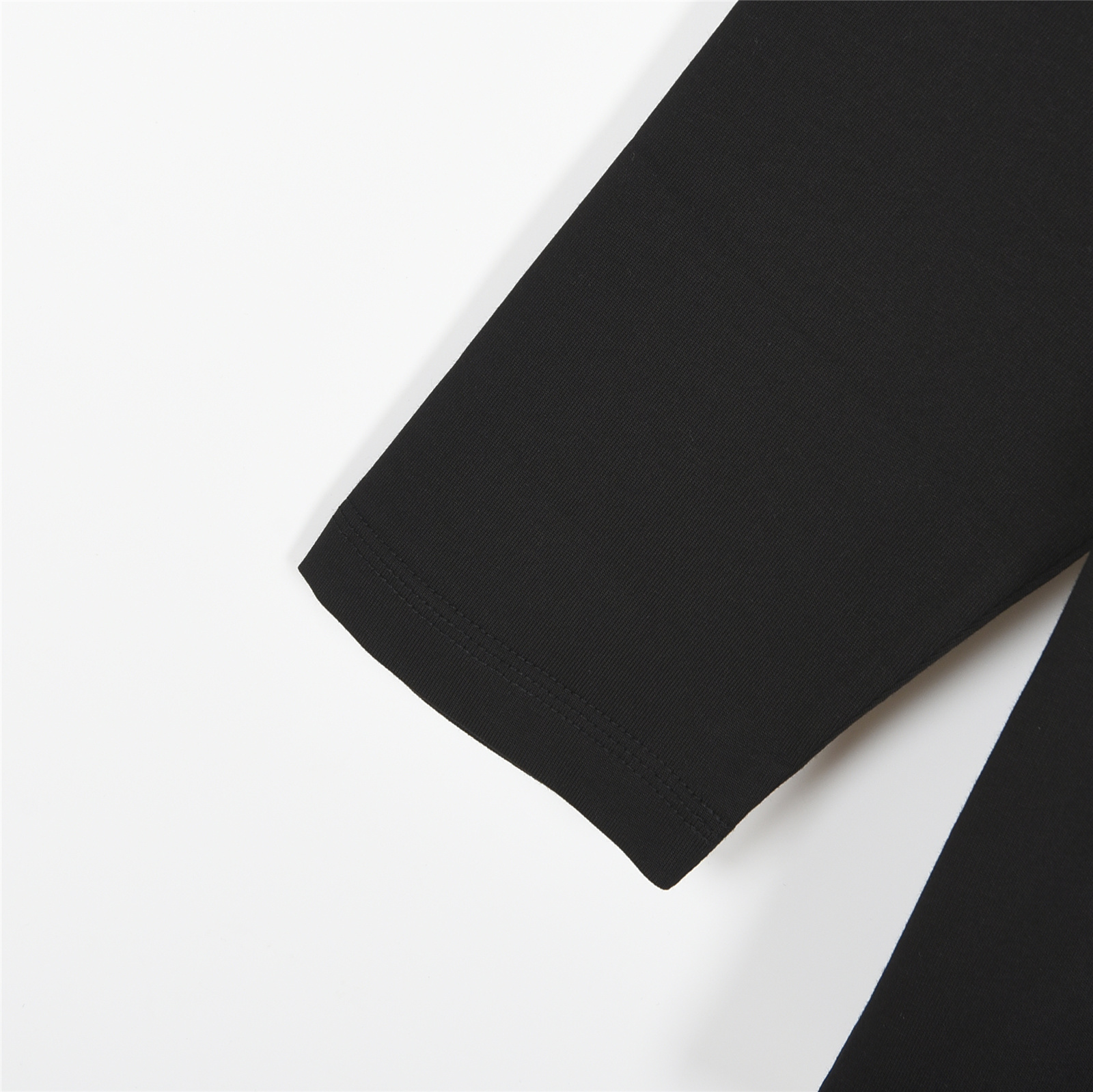 Prada/普拉达 25Fw 大logo徽标泼墨印花长袖T恤 黑色 白色-Chinese UA Cheap High Quatity Brand Clothes Bags handbags Sneakers wholesale wholesaler seller from China Factory suppliers Fashion Clothing Shoes best Quality Beautiful Price Prada/普拉达 25Fw 大logo徽标泼墨印花长袖T恤 黑色 白色