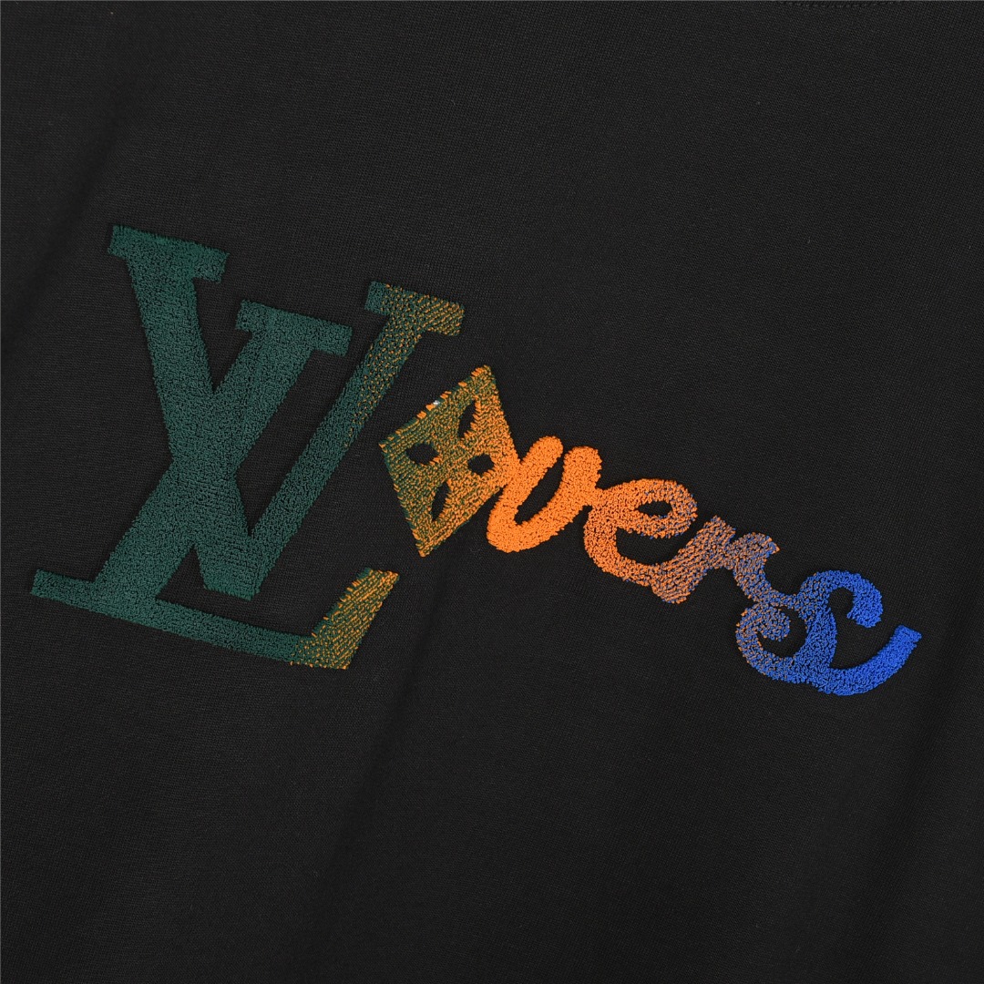 Louis Vuitton/路易威登 25Fw 彩色渐变logo牙刷绣长袖T恤黑色 白色-Chinese UA Cheap High Quatity Brand Clothes Bags handbags Sneakers wholesale wholesaler seller from China Factory suppliers Fashion Clothing Shoes best Quality Beautiful Price Louis Vuitton/路易威登 25Fw 彩色渐变logo牙刷绣长袖T恤黑色 白色