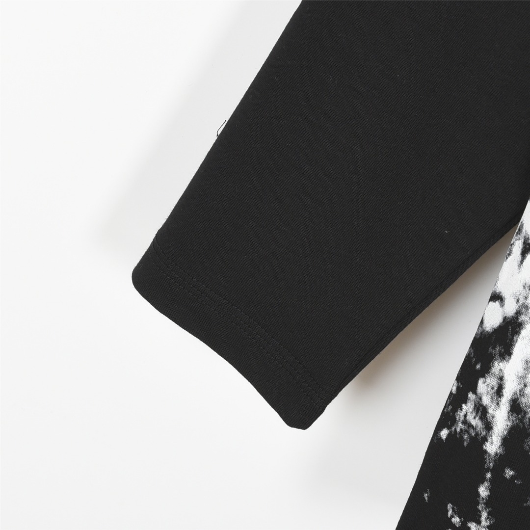 Louis Vuitton/路易威登 25Fw 下摆四叶草大logo泼墨印花长袖T恤-Chinese UA Cheap High Quatity Brand Clothes Bags handbags Sneakers wholesale wholesaler seller from China Factory suppliers Fashion Clothing Shoes best Quality Beautiful Price Louis Vuitton/路易威登 25Fw 下摆四叶草大logo泼墨印花长袖T恤