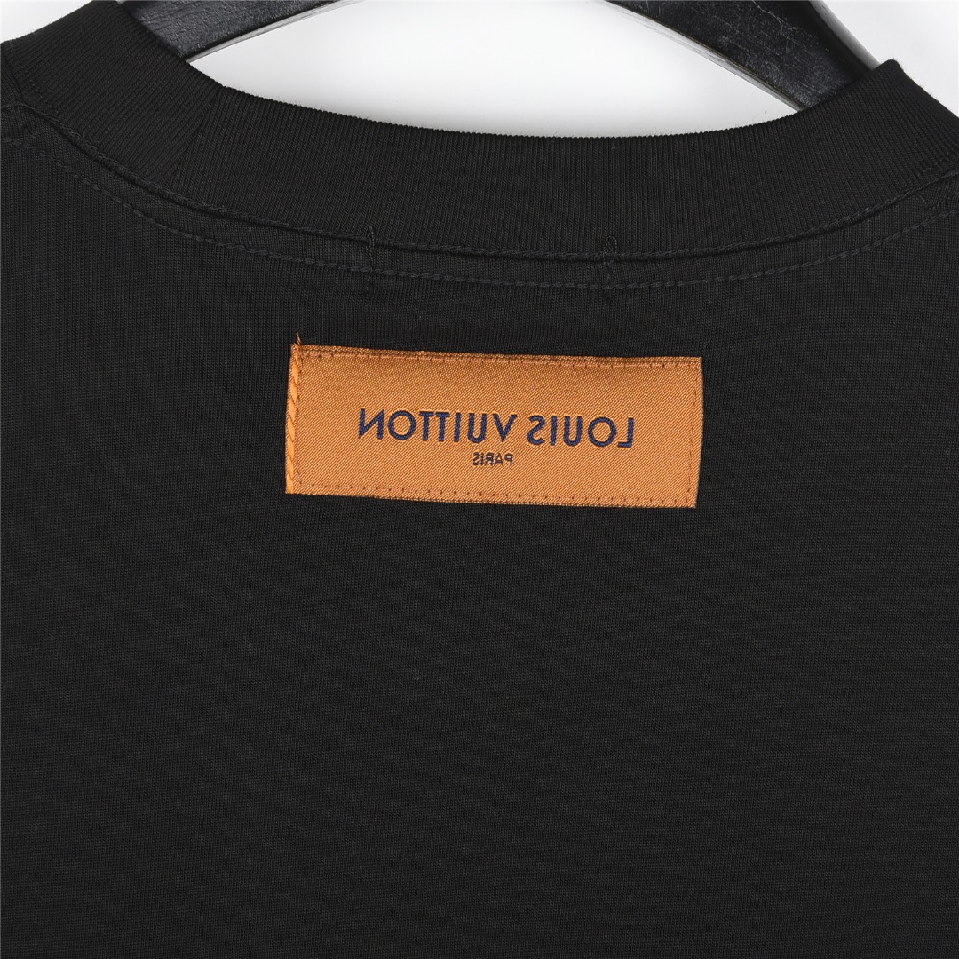 Louis Vuitton/路易威登 25Fw 下摆四叶草大logo泼墨印花长袖T恤-Chinese UA Cheap High Quatity Brand Clothes Bags handbags Sneakers wholesale wholesaler seller from China Factory suppliers Fashion Clothing Shoes best Quality Beautiful Price Louis Vuitton/路易威登 25Fw 下摆四叶草大logo泼墨印花长袖T恤