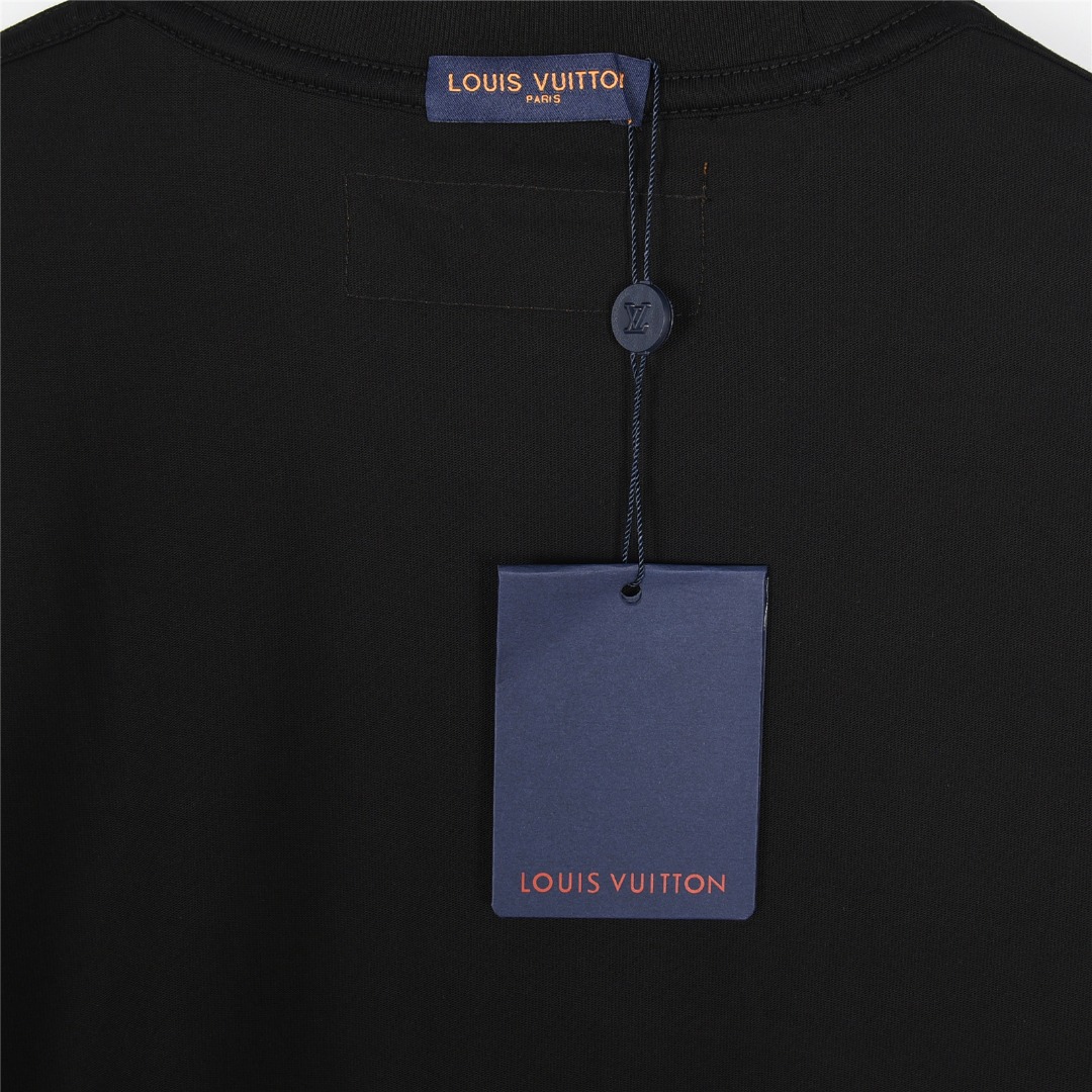 Louis Vuitton/路易威登 25Fw 下摆四叶草大logo泼墨印花长袖T恤-Chinese UA Cheap High Quatity Brand Clothes Bags handbags Sneakers wholesale wholesaler seller from China Factory suppliers Fashion Clothing Shoes best Quality Beautiful Price Louis Vuitton/路易威登 25Fw 下摆四叶草大logo泼墨印花长袖T恤