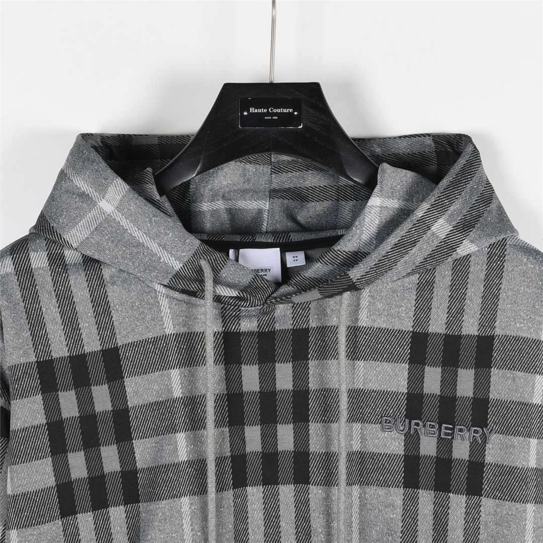 Burberry/巴宝莉 25Fw 胸前徽标格纹战马连帽卫衣 卡其色 灰色-Chinese UA Cheap High Quatity Brand Clothes Bags handbags Sneakers wholesale wholesaler seller from China Factory suppliers Fashion Clothing Shoes best Quality Beautiful Price Burberry/巴宝莉 25Fw 胸前徽标格纹战马连帽卫衣 卡其色 灰色