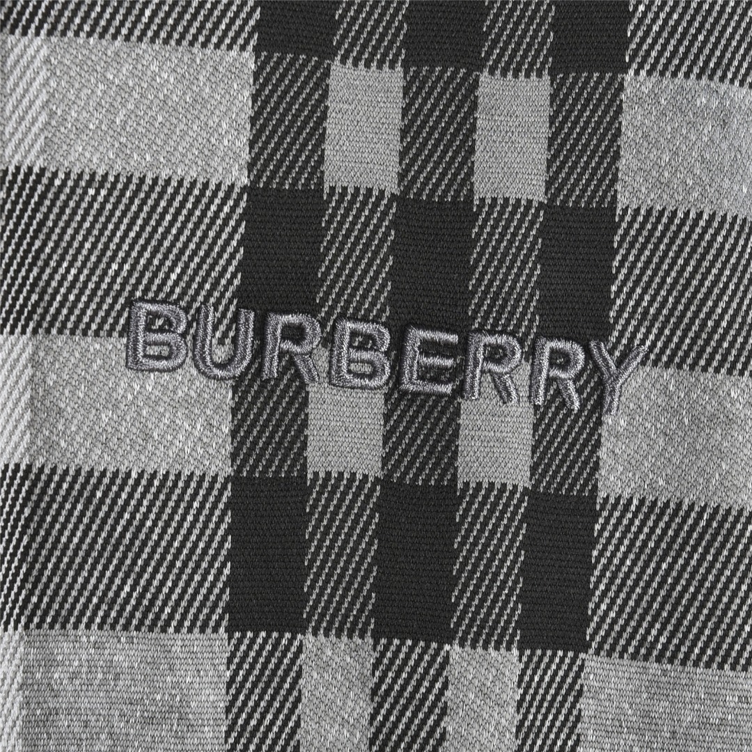 Burberry/巴宝莉 25Fw 胸前徽标格纹战马连帽卫衣 卡其色 灰色-Chinese UA Cheap High Quatity Brand Clothes Bags handbags Sneakers wholesale wholesaler seller from China Factory suppliers Fashion Clothing Shoes best Quality Beautiful Price Burberry/巴宝莉 25Fw 胸前徽标格纹战马连帽卫衣 卡其色 灰色