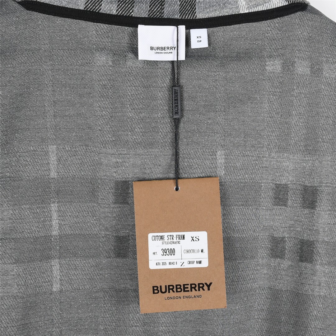 Burberry/巴宝莉 25Fw 胸前徽标格纹战马连帽卫衣 卡其色 灰色-Chinese UA Cheap High Quatity Brand Clothes Bags handbags Sneakers wholesale wholesaler seller from China Factory suppliers Fashion Clothing Shoes best Quality Beautiful Price Burberry/巴宝莉 25Fw 胸前徽标格纹战马连帽卫衣 卡其色 灰色