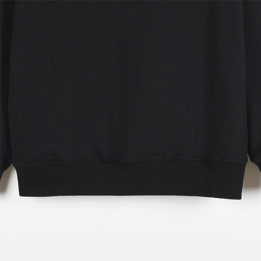 Burberry/巴宝莉 25Fw 卡通围巾小熊字母logo圆领卫衣 清爽干净的棉质情侣款卫衣 黑色 白色-Chinese UA Cheap High Quatity Brand Clothes Bags handbags Sneakers wholesale wholesaler seller from China Factory suppliers Fashion Clothing Shoes best Quality Beautiful Price Burberry/巴宝莉 25Fw 卡通围巾小熊字母logo圆领卫衣 清爽干净的棉质情侣款卫衣 黑色 白色