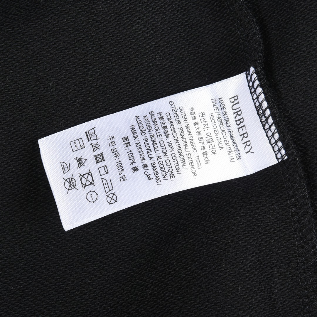 Burberry/巴宝莉 25Fw 卡通围巾小熊字母logo圆领卫衣 清爽干净的棉质情侣款卫衣 黑色 白色-Chinese UA Cheap High Quatity Brand Clothes Bags handbags Sneakers wholesale wholesaler seller from China Factory suppliers Fashion Clothing Shoes best Quality Beautiful Price Burberry/巴宝莉 25Fw 卡通围巾小熊字母logo圆领卫衣 清爽干净的棉质情侣款卫衣 黑色 白色