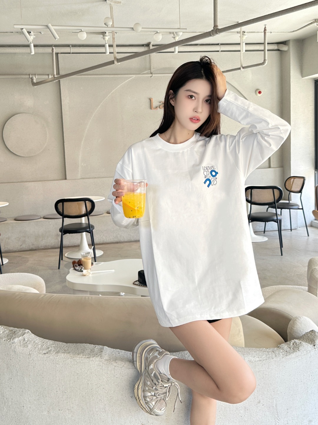 Loewe罗意威 & on昂跑 25Fw 联名徽标logo压胶印花长袖T恤 上身效果#