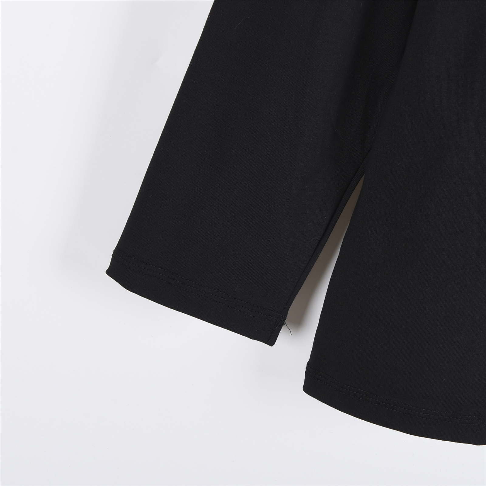 Loewe罗意威 & on昂跑 25Fw 联名徽标logo压胶印花长T恤 购白色黑色-Chinese UA Cheap High Quatity Brand Clothes Bags handbags Sneakers wholesale wholesaler seller from China Factory suppliers Fashion Clothing Shoes best Quality Beautiful Price Loewe罗意威 & on昂跑 25Fw 联名徽标logo压胶印花长T恤 购白色黑色