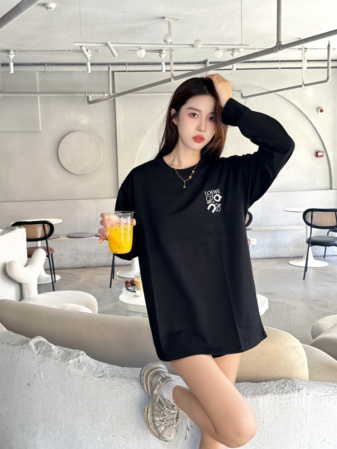 Loewe罗意威 & on昂跑 25Fw 联名徽标logo压胶印花长袖T恤 上身效果#