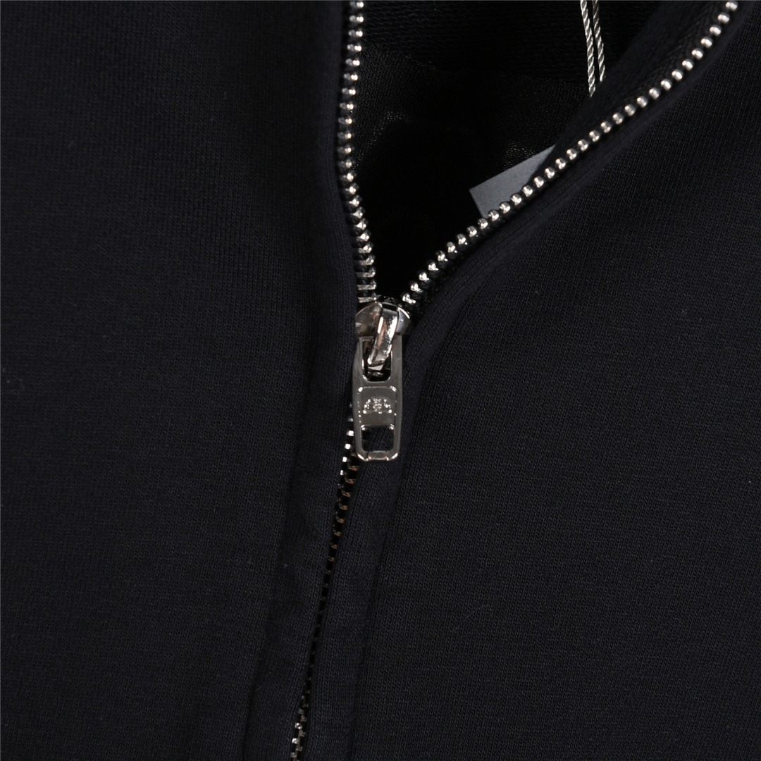 Balenciaga/巴黎世家 25Fw 后背倒立反转字母刺绣破洞双拉链外套 灰白 黑色-Chinese UA Cheap High Quatity Brand Clothes Bags handbags Sneakers wholesale wholesaler seller from China Factory suppliers Fashion Clothing Shoes best Quality Beautiful Price Balenciaga/巴黎世家 25Fw 后背倒立反转字母刺绣破洞双拉链外套 灰白 黑色